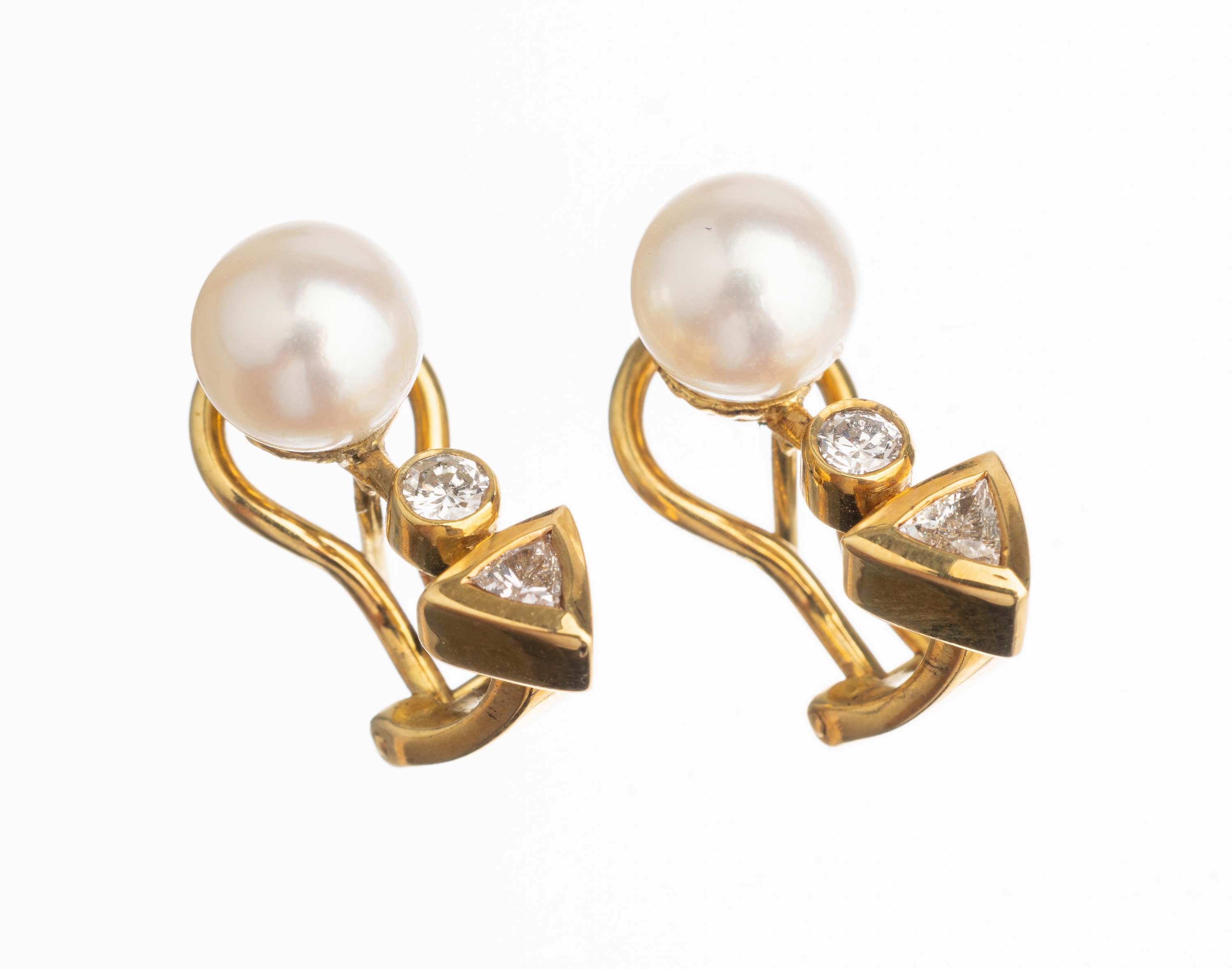 Paar 18 kt Gold Zuchtperl Brillant Ohrstecker,GG 750/000, 2 rosef. Perlen, D. ca. 6.9 mm, 2 Brillanten zus. ca. 0.10 ct feines Weiß/p 1,2 ...