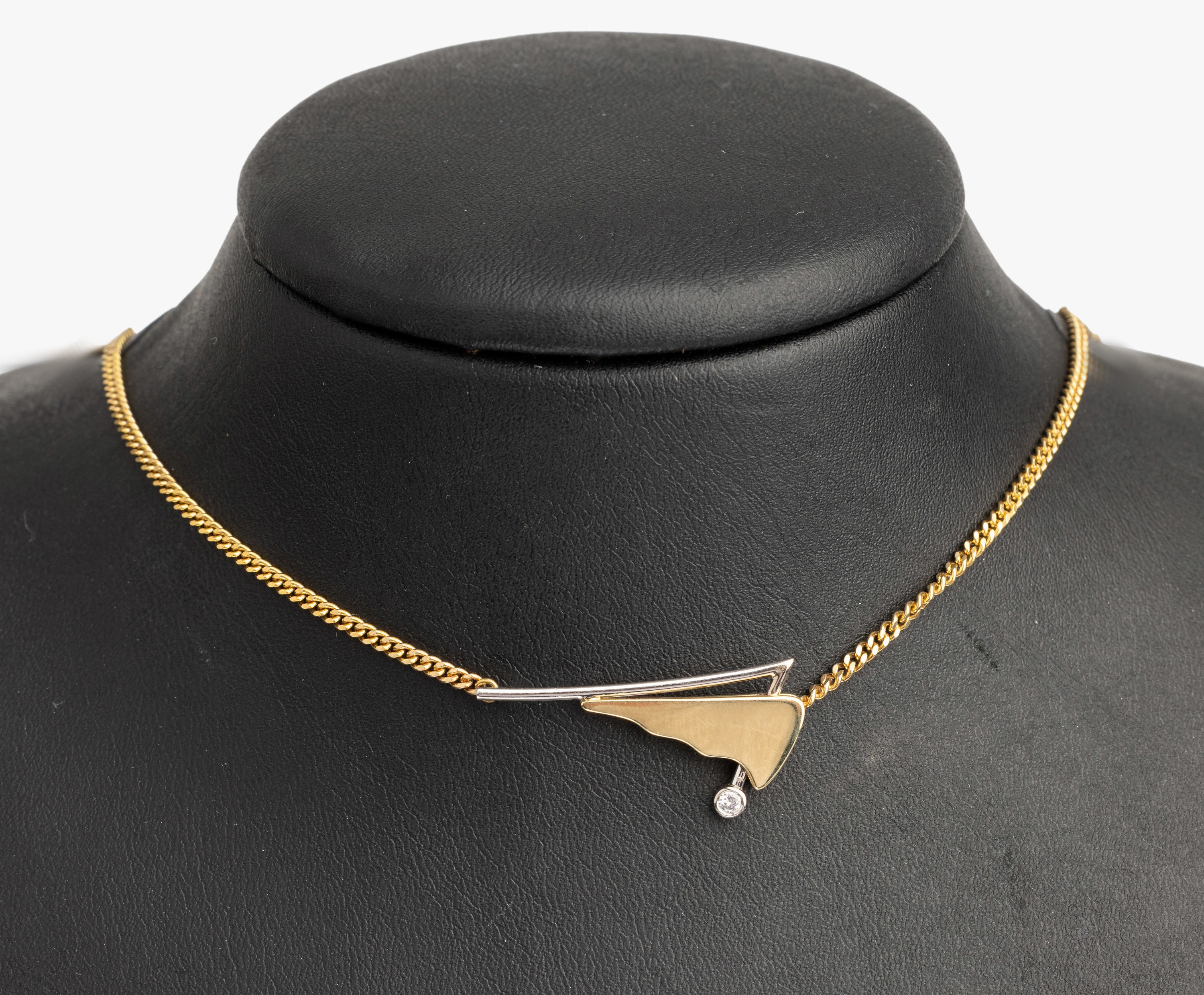 14 kt Gold Brillant Collier, GG/WG 585/000,ausgefallenes GG/WG Mittelteil mit einem Brillant ca. 0.05 ct feines Weiß/vs, ca. 9.7 gL. ca. 42 cm, ...