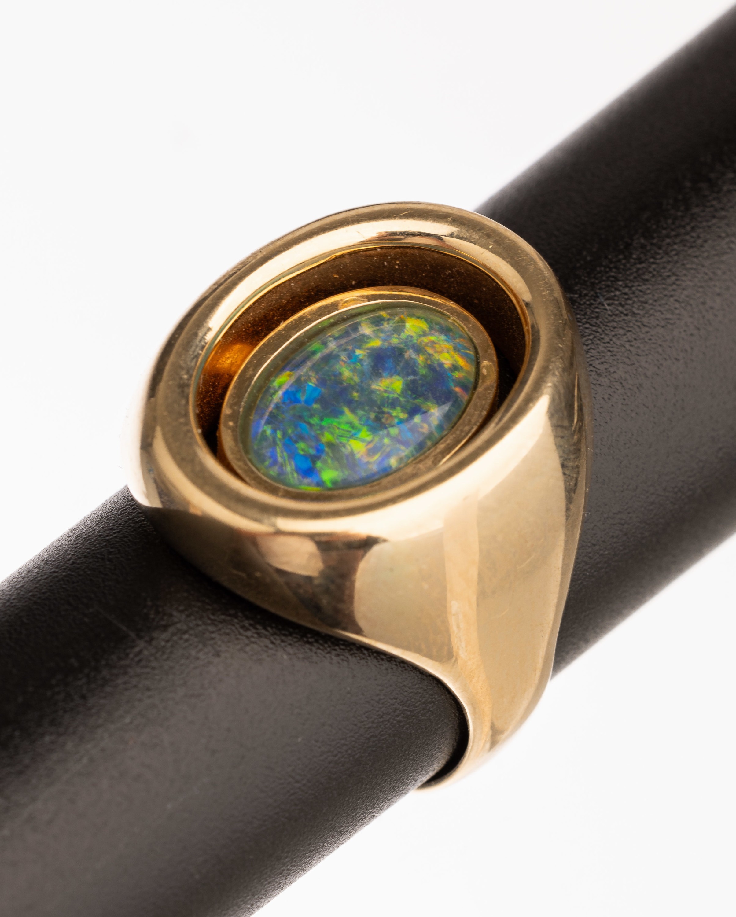 14 kt Gold Opal-Ring, GG 585/000, 2 tlg. Ringkopf, innen mit ovaler Opaltriplette, RW 59, ca. 13.5 g