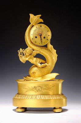 Image 26785706 - Pendulum with a baroque dolphin, around 1800, dial marked Delot A. Larocchelle, numbers partly blurred. Bronze case with old fire gilding, fully sculptural representation of a dolphin with putto playing Kithara on the sea, watch case rolled up in the fish's tail, center of the dial with a sea goddess, surrounding leaf frieze, key (inappropriate), pendulum movement with thread suspension of the pendulum, half-hour strike on bell, H. approx. 41cm, condition of movement 2-3 (= good condition with minor flaws), housing 2