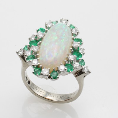 26785717a - Ring mit Brillanten, Smaragden und Opal
