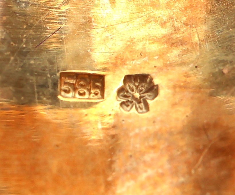 Detail a: Paar 14 kt Gold Turmalin Ohrcreolen, GG 585/000, ausgefallene Form, WG Rand, 2 facett.Turmaline zus. ca. 0.40 ct, ca. 8.7 g