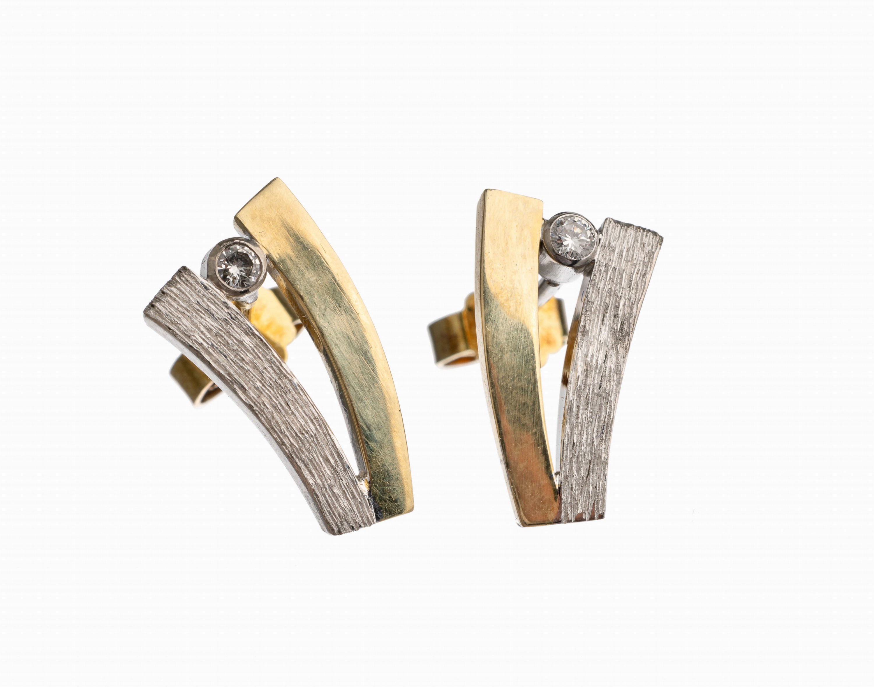 Paar 14 kt Gold Brillant Ohrstecker, GG/WG 585/000, teil sat. und pol., insgesamt 2 Brillanten zus. ca. 0.08 ct feines Weiß/vs, L.ca. 1.5 cm, ca. ...