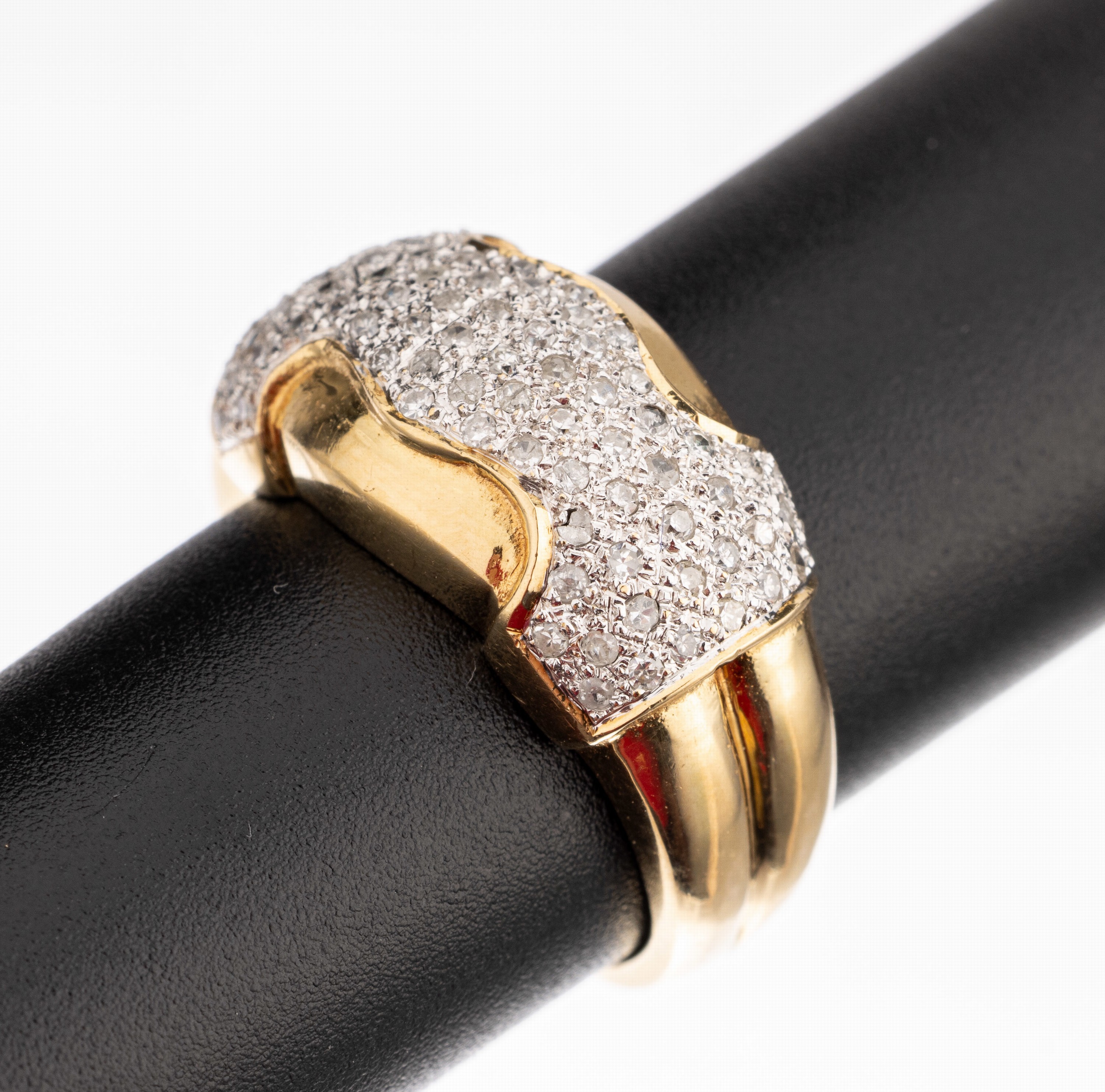 14 kt Gold Diamant-Ring, GG/WG 585/000, in WG gefasste 80 Diamanten zus. ca. 0.40 ct Weiss-get.Weiss/p 3, RW 55, ca. 9.1 g