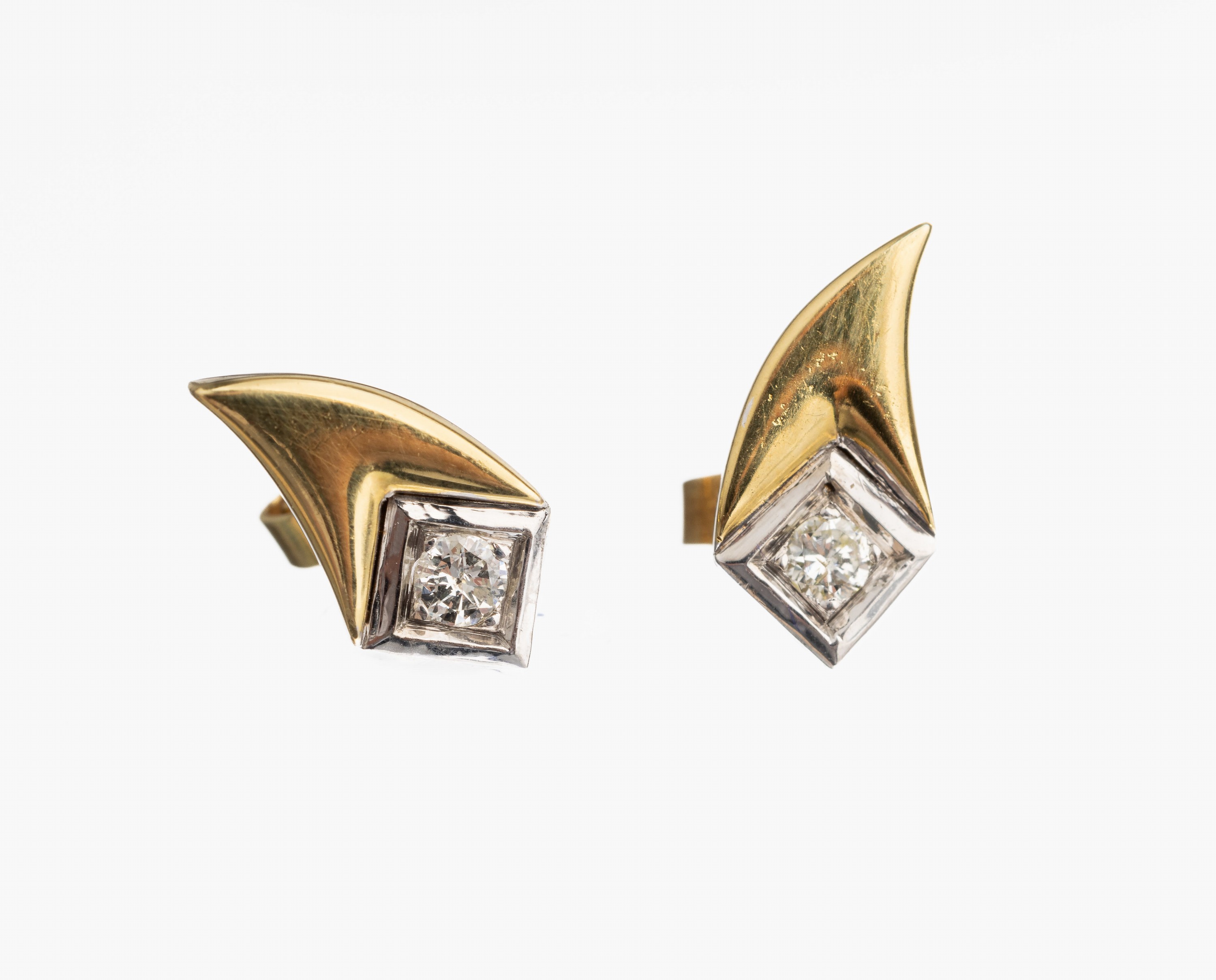 Paar 14 kt Gold Brillant Ohrstecker, GG/WG 585/000, 2 Brillanten zus. ca. 0.18 ct feines Weiß/vs, L. ca. 1.5 cm, ca. 3.8 g
