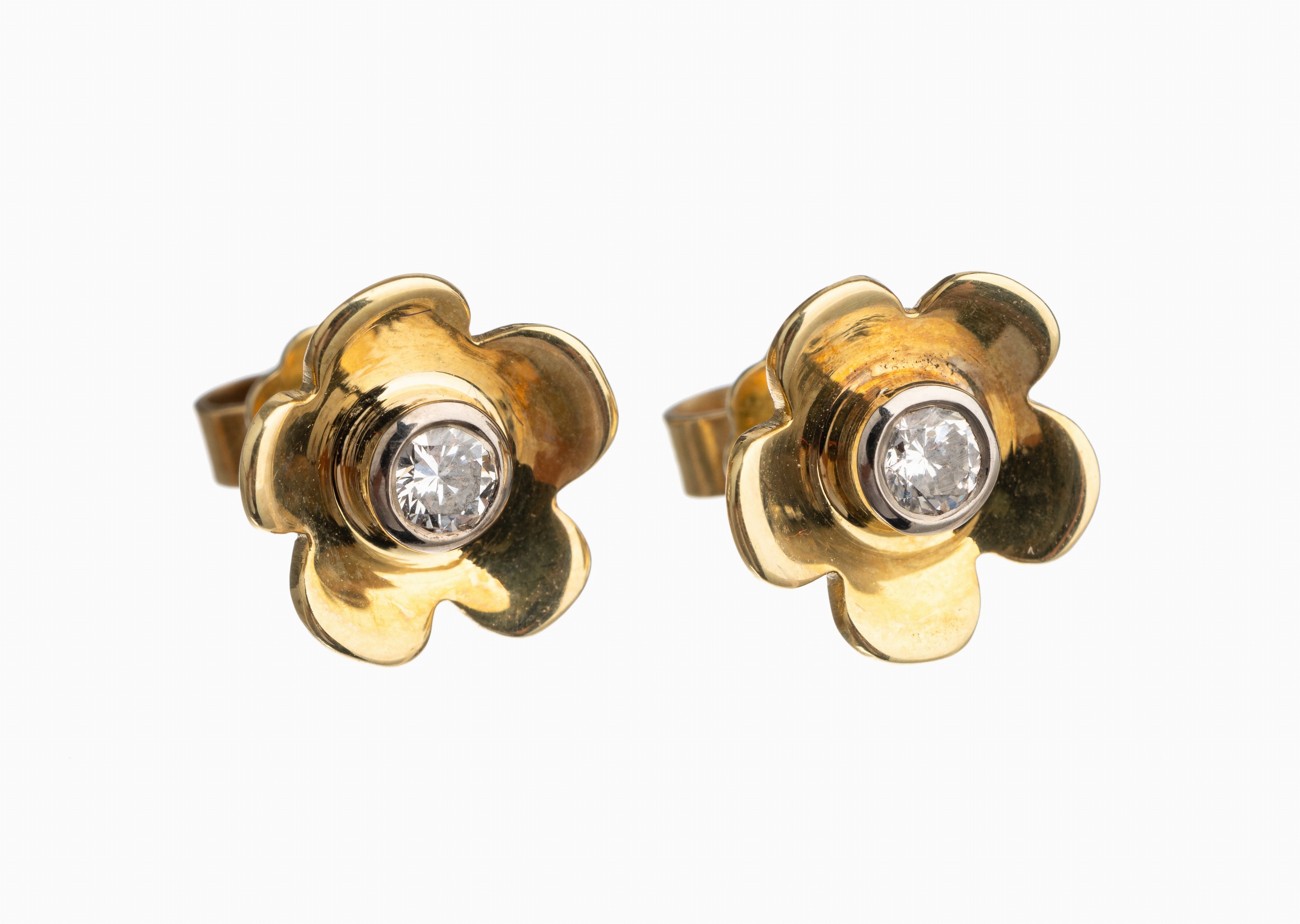 Paar 14 kt Gold Brillant Ohrstecker "Blüten", GG/WG 585/000, jeweils ein Brillant zus. ca. 0.28 ct feines Weiß/vs, D. ca. 1 cm, ca. 3.1 g