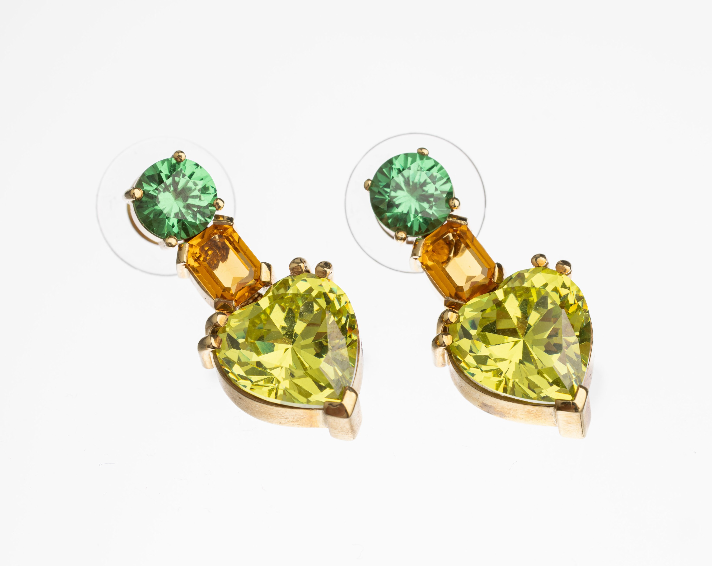 Paar 14 kt Gold Farbstein Ohrstecker, GG 585/000, 2 YAG im Brillantschliff, 2 Citrinbaguettes zus. ca. 1.20 ct, jeweils 1 Zirkonia im Herzschliff, ...