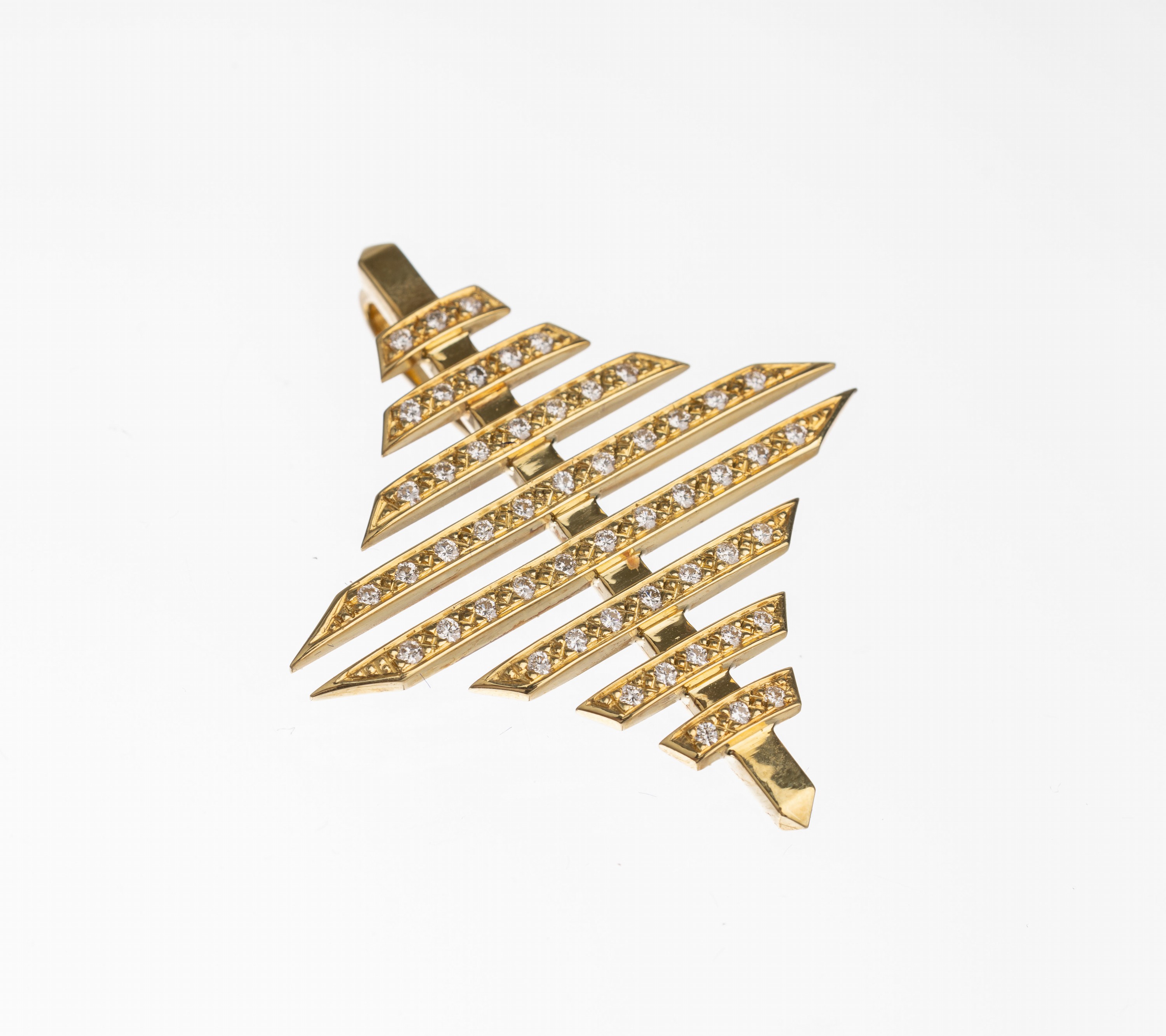 14 kt Gold Brillant Anhänger, GG 585/000, karoförmig, 52 Brillanten zus. ca. 0.30 ct Weiß/si, L. ca. 4.3 cm, ca. 10.5 g