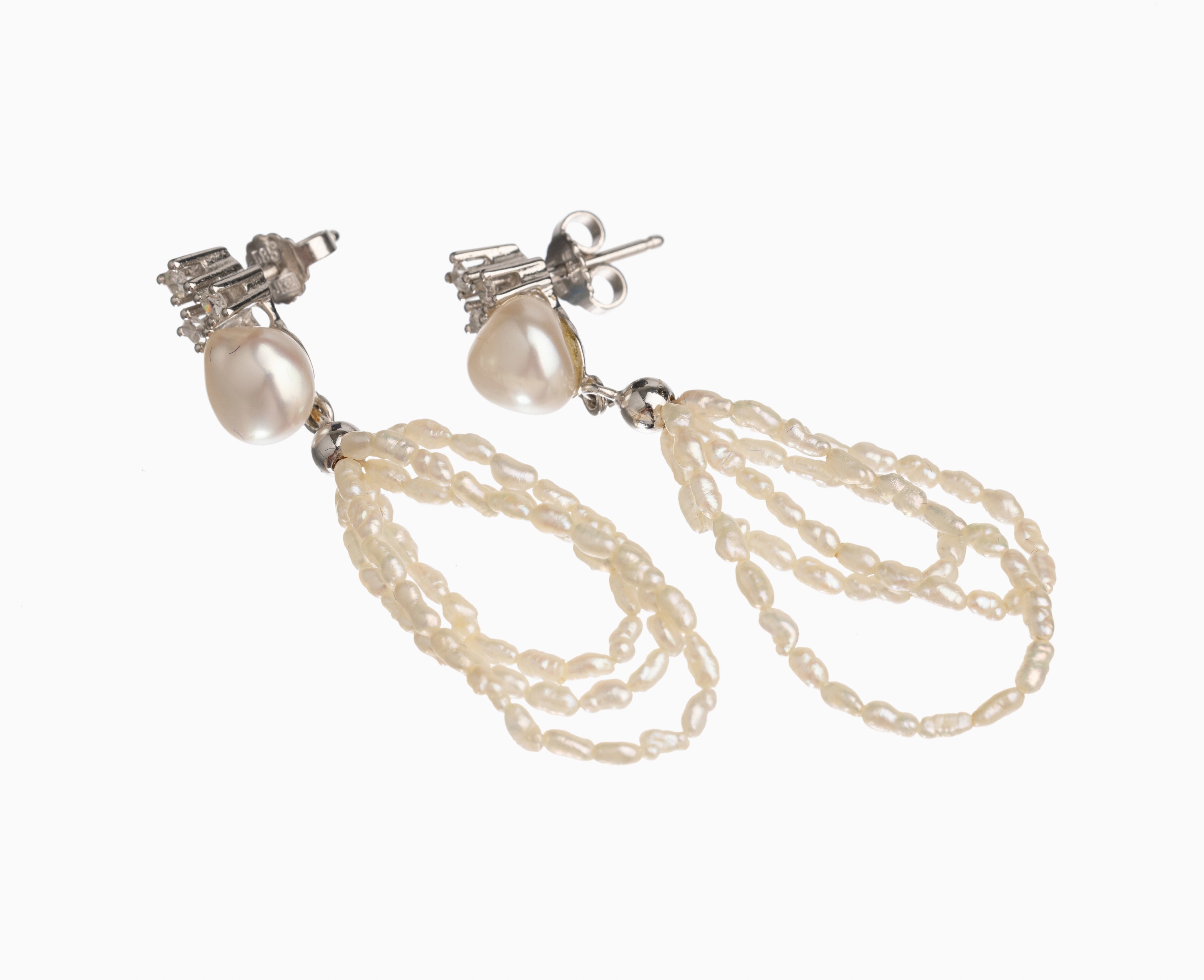 Paar 14 kt Gold Süßwasserzuchtperl Diamant Ohrstecker, WG 585/000, 6 8/8-Diamanten zus. ca. 0.18 ct Weiß/si, 2 barocke Perlen D. ca. 7.7 mm, ...