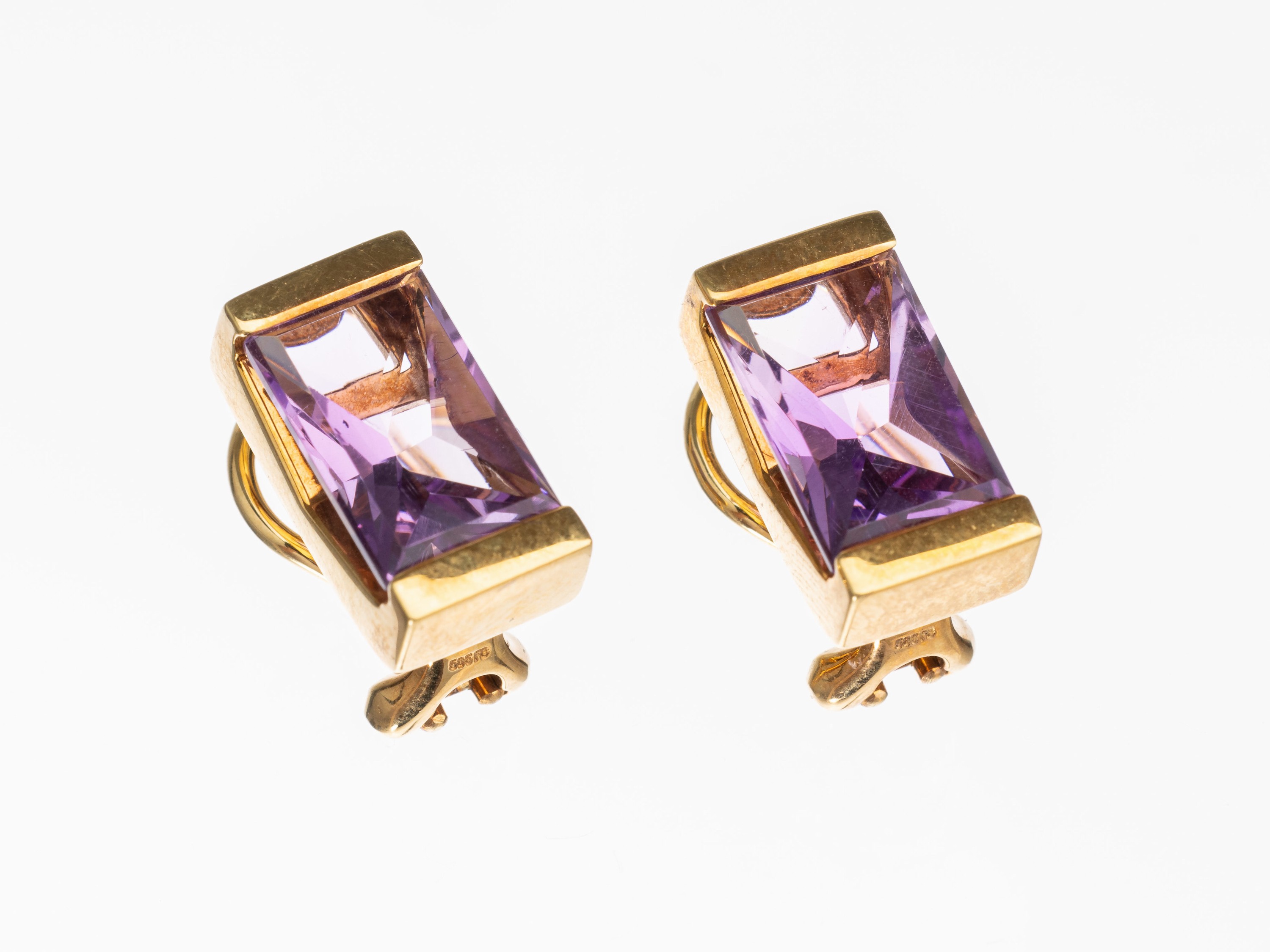 Paar 14 kt Gold Amethyst Ohrstecker, GG 585/000, 2 Amethysten im Fantasieschliff zus. ca. 4.0 ct, L. ca. 1.6 cm, Meistermarke FB=Breuning/Pforzheim, ...