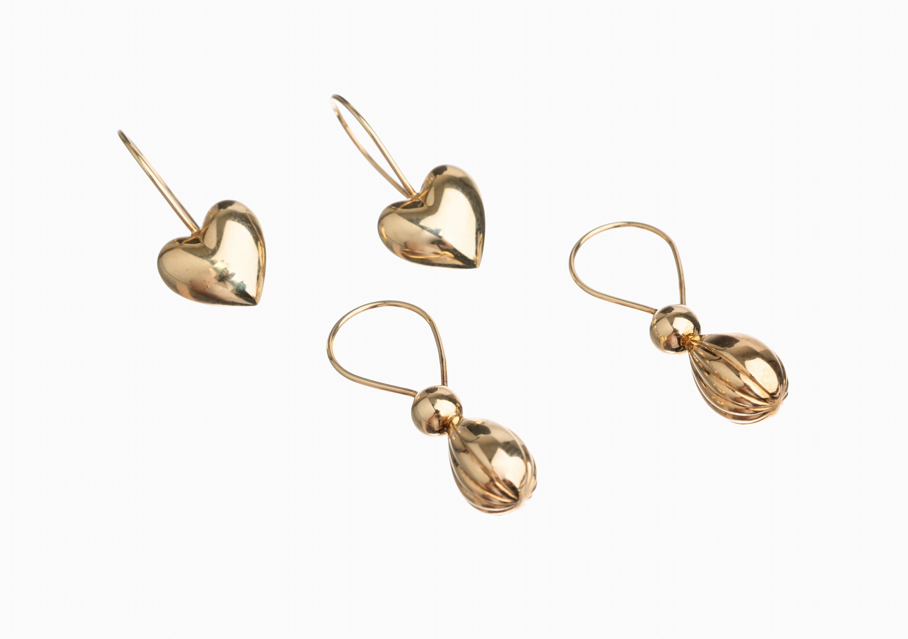 Konvolut 2 Paar 14 kt Gold Ohrgehänge, GG 585/000, 1x Herzförmig, 1x Tropfenförmig, ca. 5.9 g