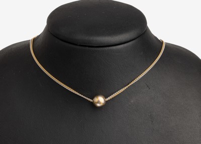 Image 18 kt Gold Kugel-Collier, ca. 5.8 g, GG/WG 750/ 000, Kugelanhänger mit ...