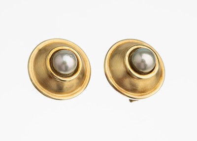 Image Pair of 14 kt gold cultured pearl earrings ,YG 585/000, centered each lightgrey cultured ...