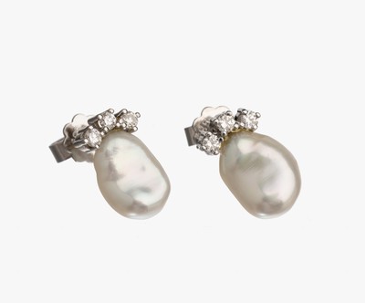 Image Pair of 14 kt gold cultured pearl brilliant earrings , WG 585/000, baroque pearls, ...