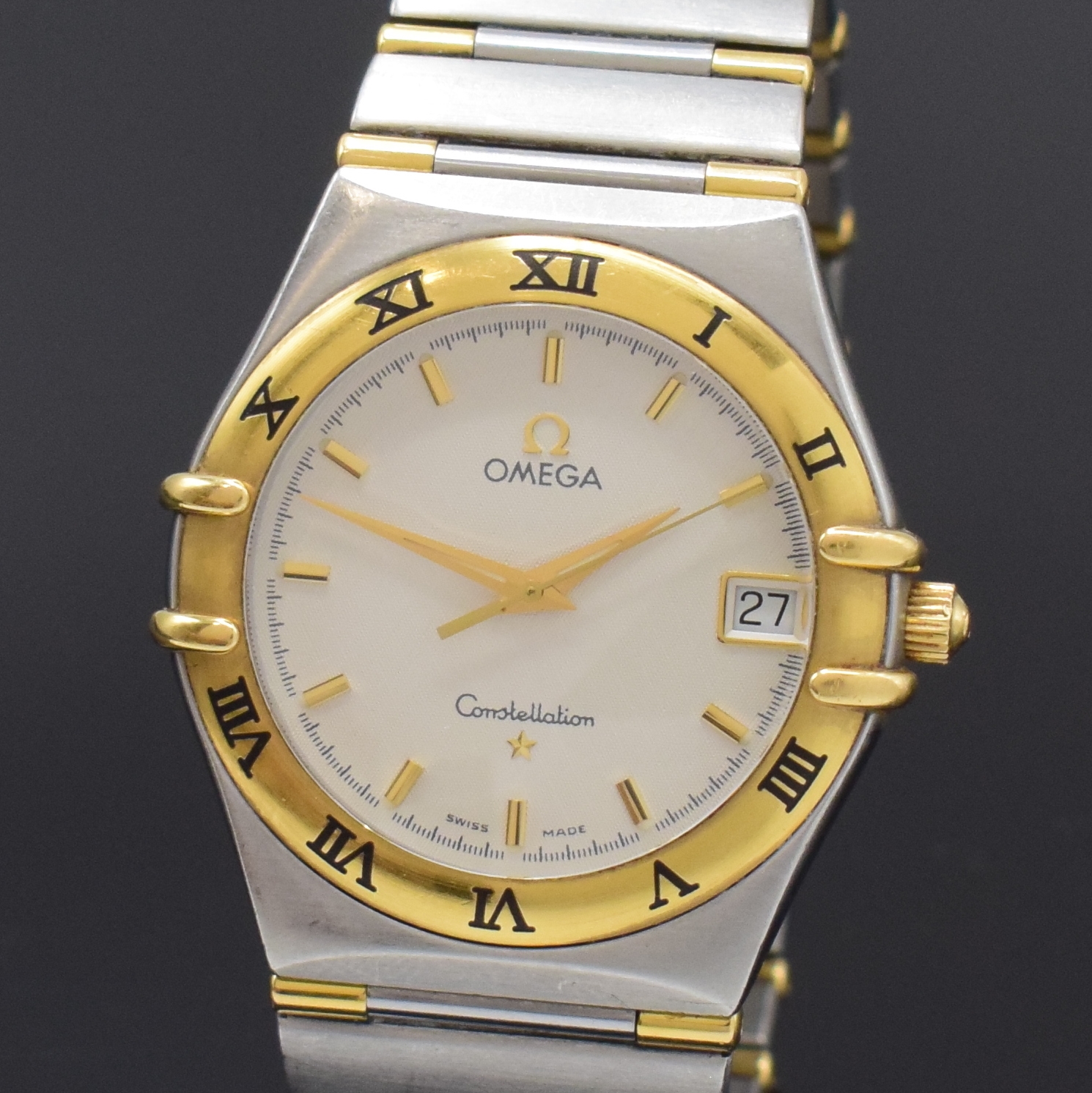 Detail a: OMEGA Herrenarmbanduhr Serie Constellation Referenz 396.1201, Schweiz um 2002, Edelstahl/Gold kombiniert inkl. Gliederband m. Faltschl., Boden m. ...
