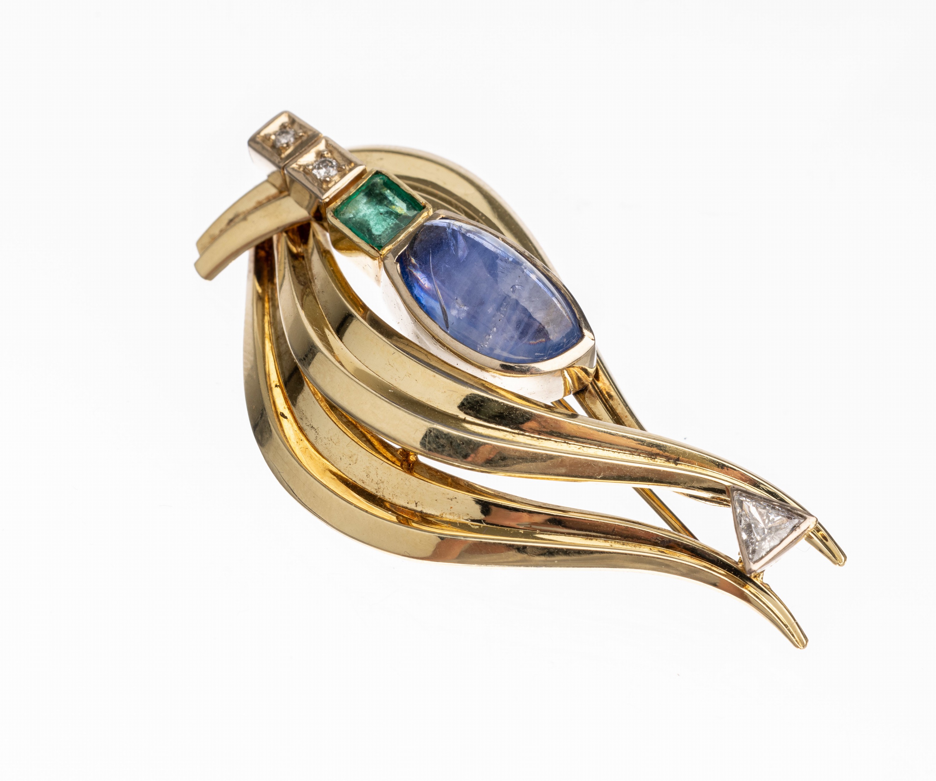 14 kt Gold Farbstein Diamant Brosche GG 585/000, Saphircabochon ca. 3.50 ct, facett. Smaragdcarree ca. 0.25 ct, Diamanttriangel ca. 0.20 ct ...