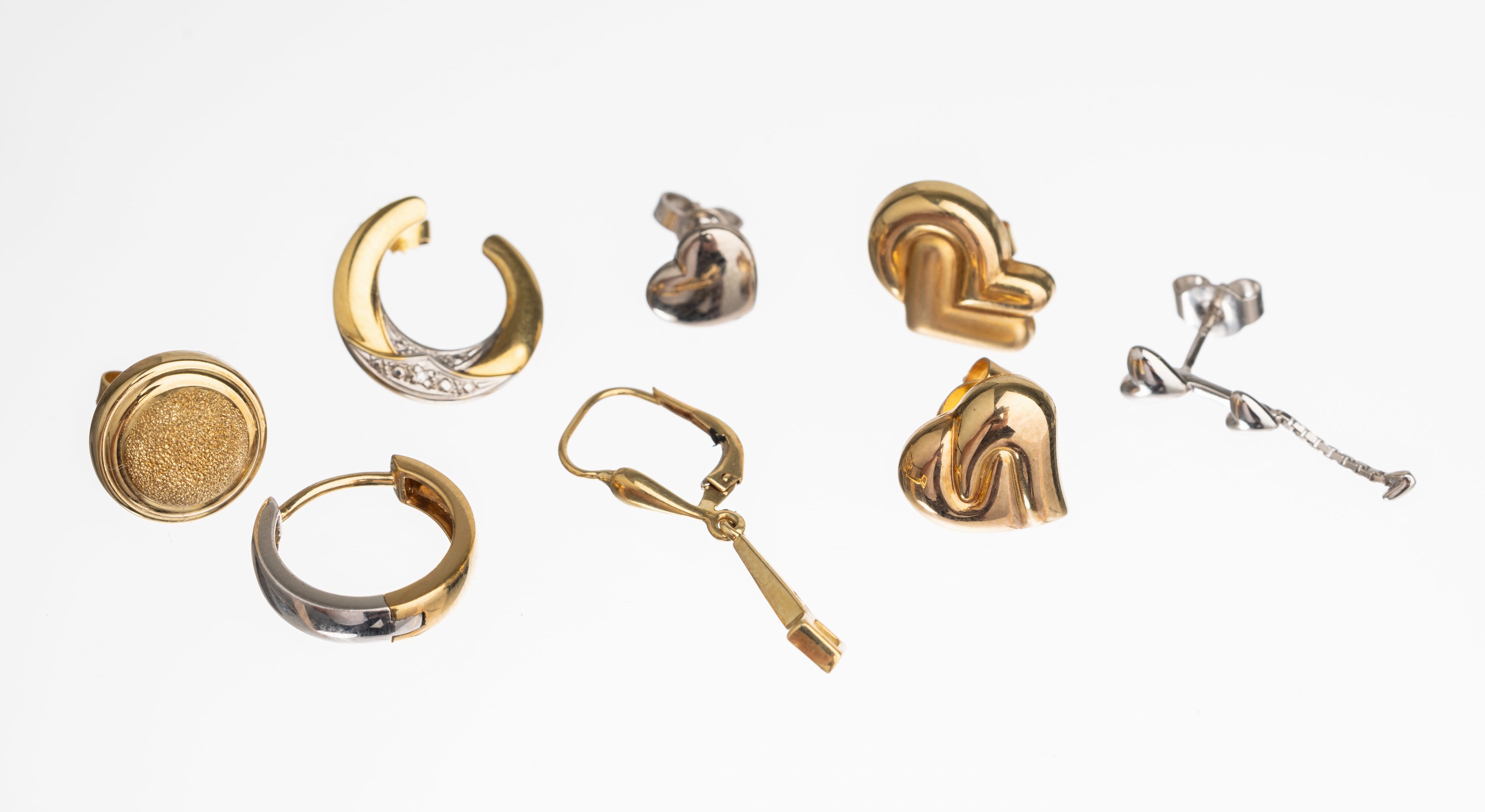 Konvolut 15 Paar Gold Ohrstecker, 8 kt, 9 kt, 14 kt, 18 kt und Platin, z.T. Steinbesatz, dazu 3 einzelne Ohrstecker, total ca. 37.4 g, reichhaltig, ...