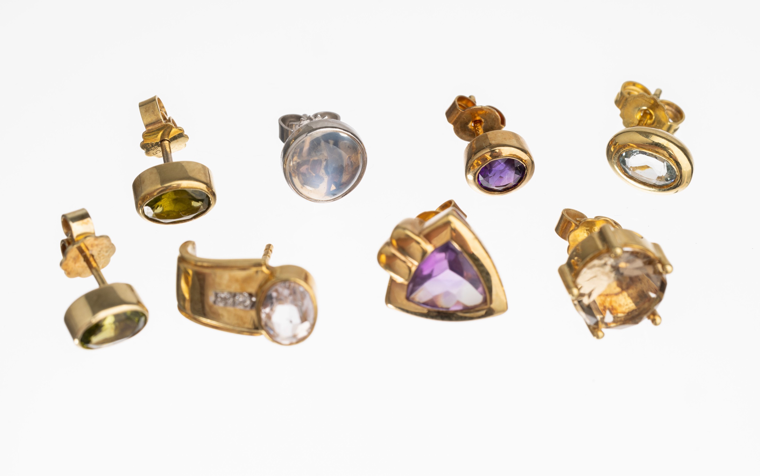Konvolut 8 Paar 14 kt Gold Ohrstecker, GG und WG 585/000, diverser Steinbesatz u.a. Amethyst, Aquamarin, Olivin, Rauchtopas, etc.,Lagerbestand, ...