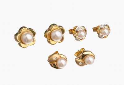 Image 26786037 - Lot 3 pairs of 14 kt gold cultured pearl earrings