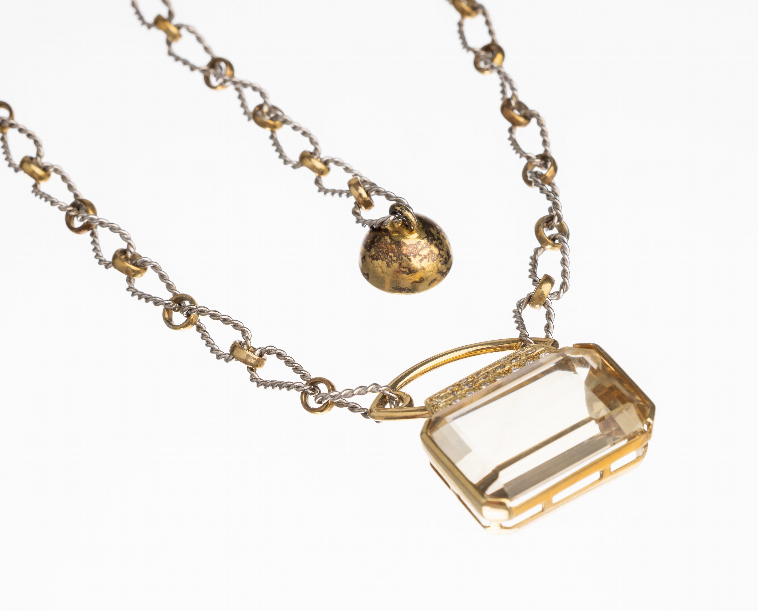 Citrin Brillant Collier, 14 kt Gold und Silber, Handarbeit, Citrin-Achteck ca. 21. ct, 22 Brillanten zus. ca. 0.20 ct feines Weiß/vs, Anhänger GG ...