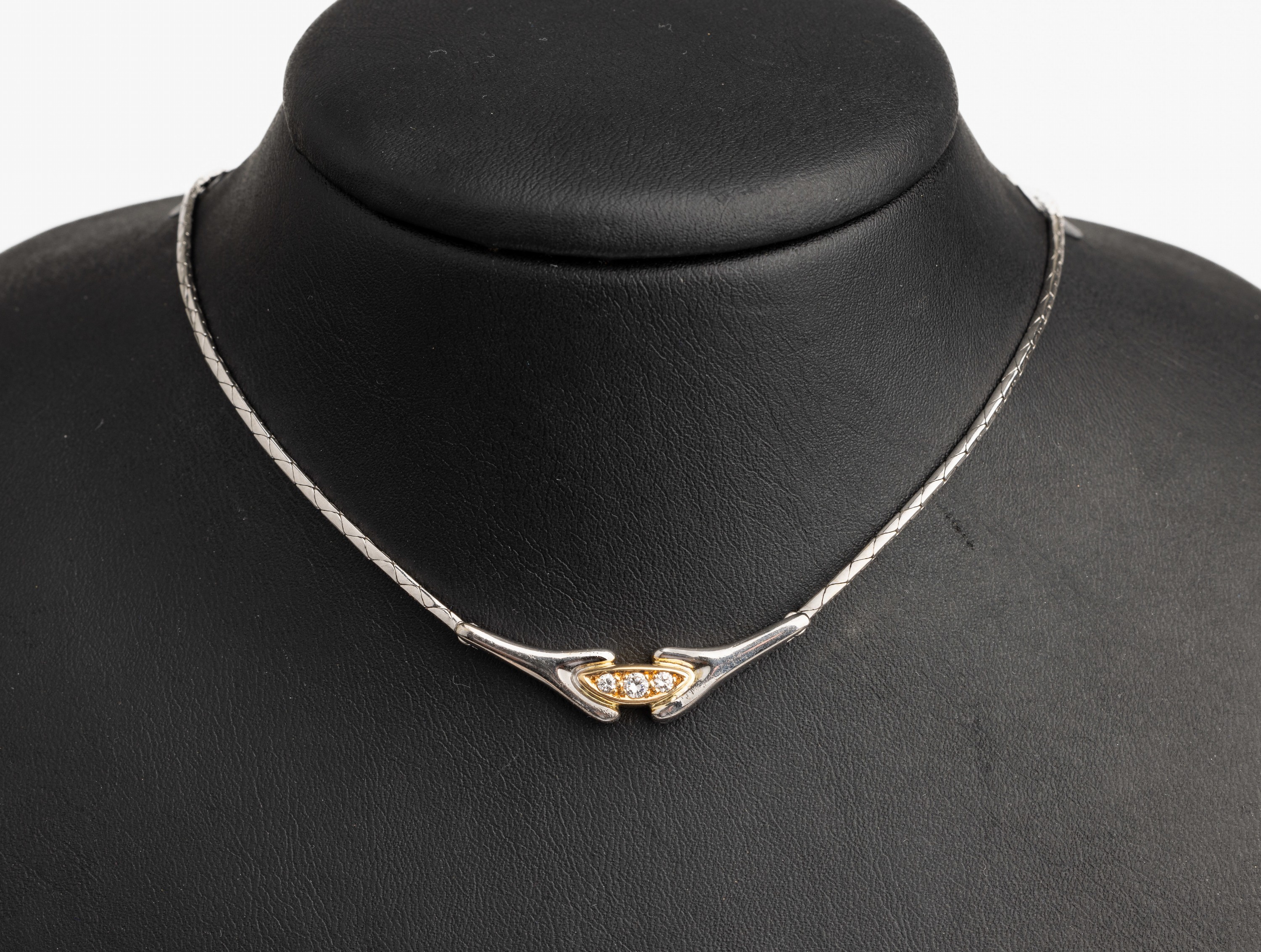 14 kt Gold Brillant Collier, WG/GG 585/000,3 Brillanten zus. ca. 0.13 ct feines Weiß/si, total ca. 11.7 g, L ca. 45 cm, Kastenschloß mit ...