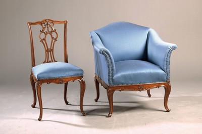 Image 26786198 - Seating group, England, around 1860, consisting of: 2 chairs and 2 armchairs, solidwalnut, backrest of the chairs with breakthrough work, upholstered and covered, carvings of floral decor, slightly curved feet, chair: H. approx. 90 cm, Sh. approx. 46 cm, armchair: H. approx. 83 cm, sh. approx. 44cm, condition 2