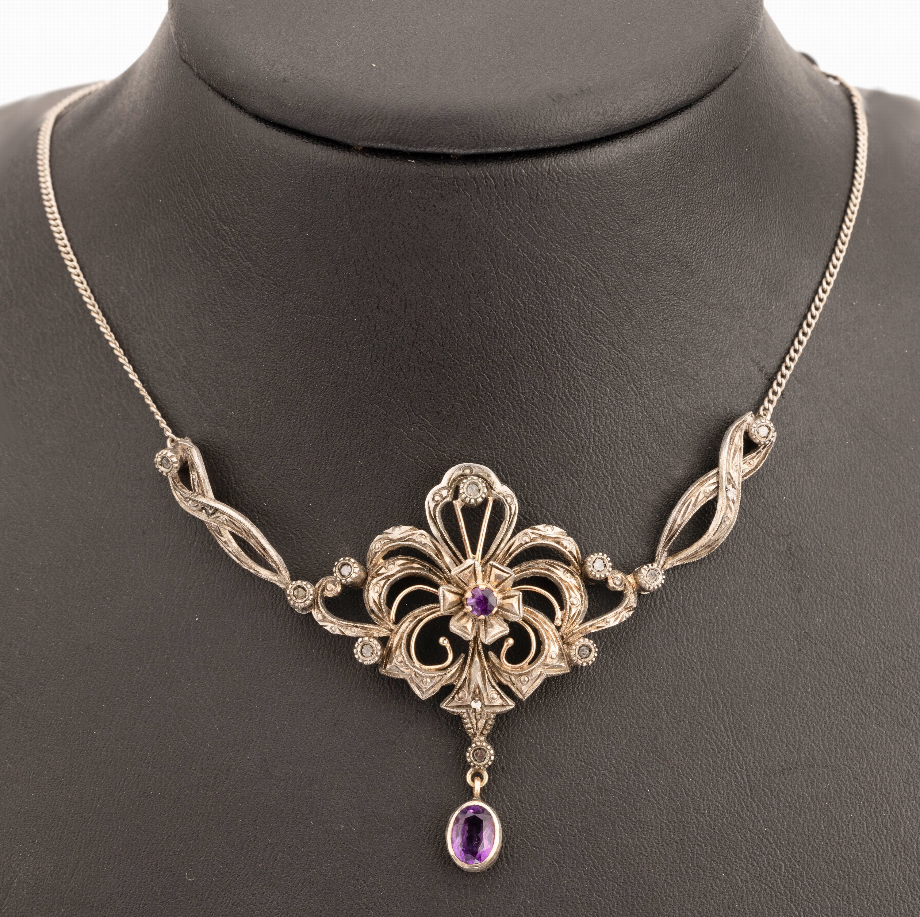 8 kt Gold Amethyst-Collier, RG 333/000, in der Art des Jugendstil, facett. Amethyst, L. ca. 50 cm, Steckschloss