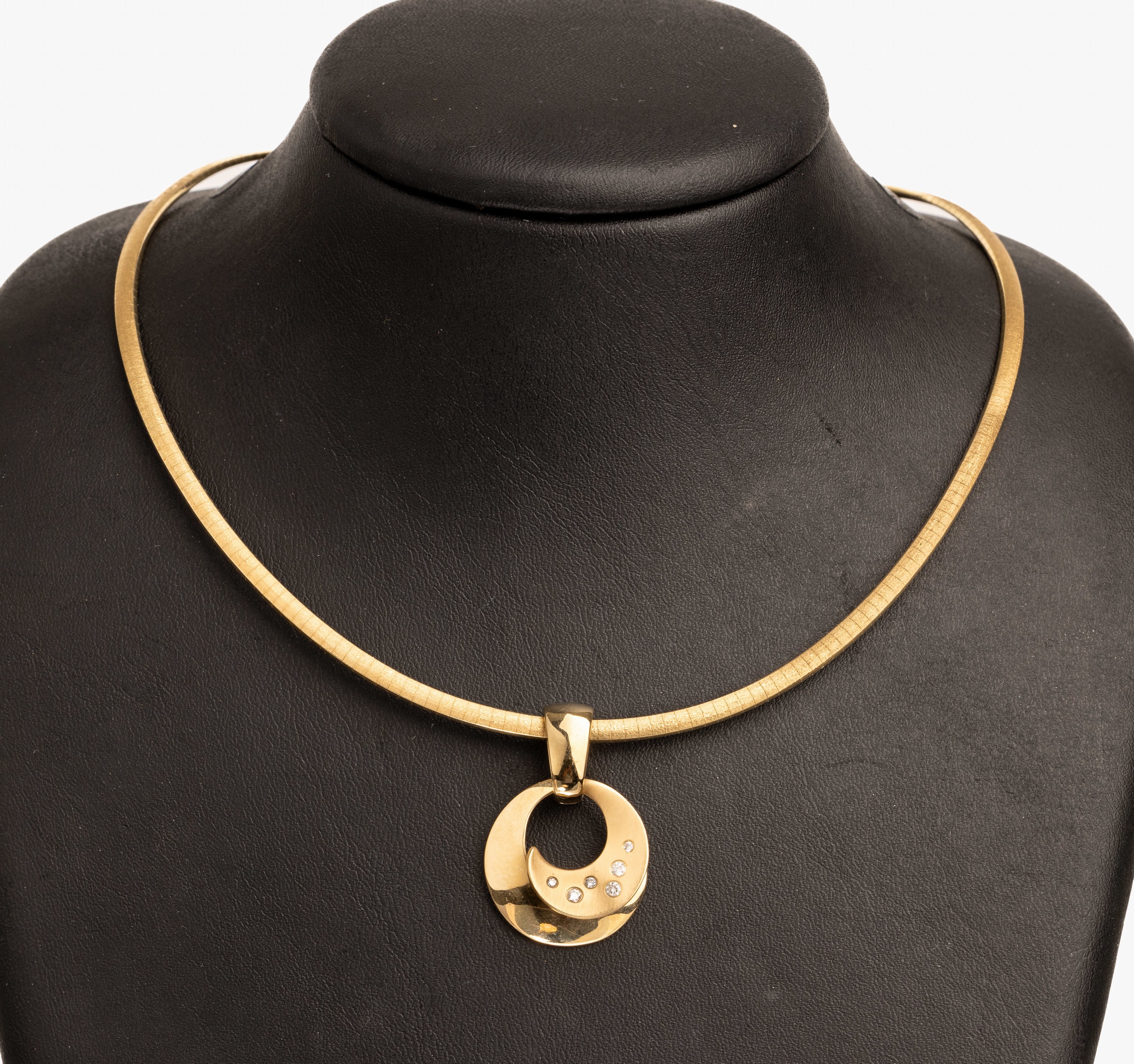 14 kt Gold Collier mit Brillanten, GG 585/ 000, Clipanhänger spiralförm. mit 6 Brillantenzus. ca. 0.20 ct Weiß-l.get.Weiß/si, Collier sat. und ...