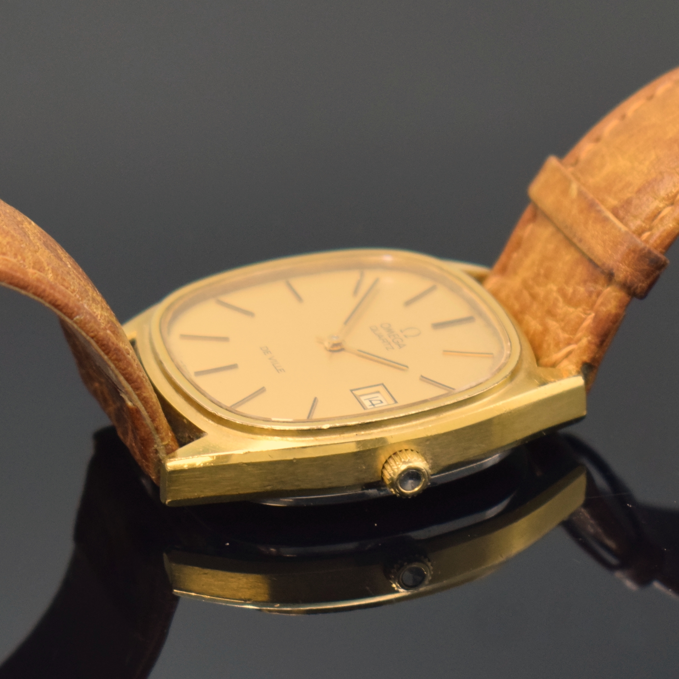 Detail b: OMEGA De Ville Quarz Armbanduhr Referenz 192.0028, Schweiz um 1977, quarz, verg. Geh., Stahlboden aufgedr., champagnerfarb. Zifferbl. fl., aufgel ...