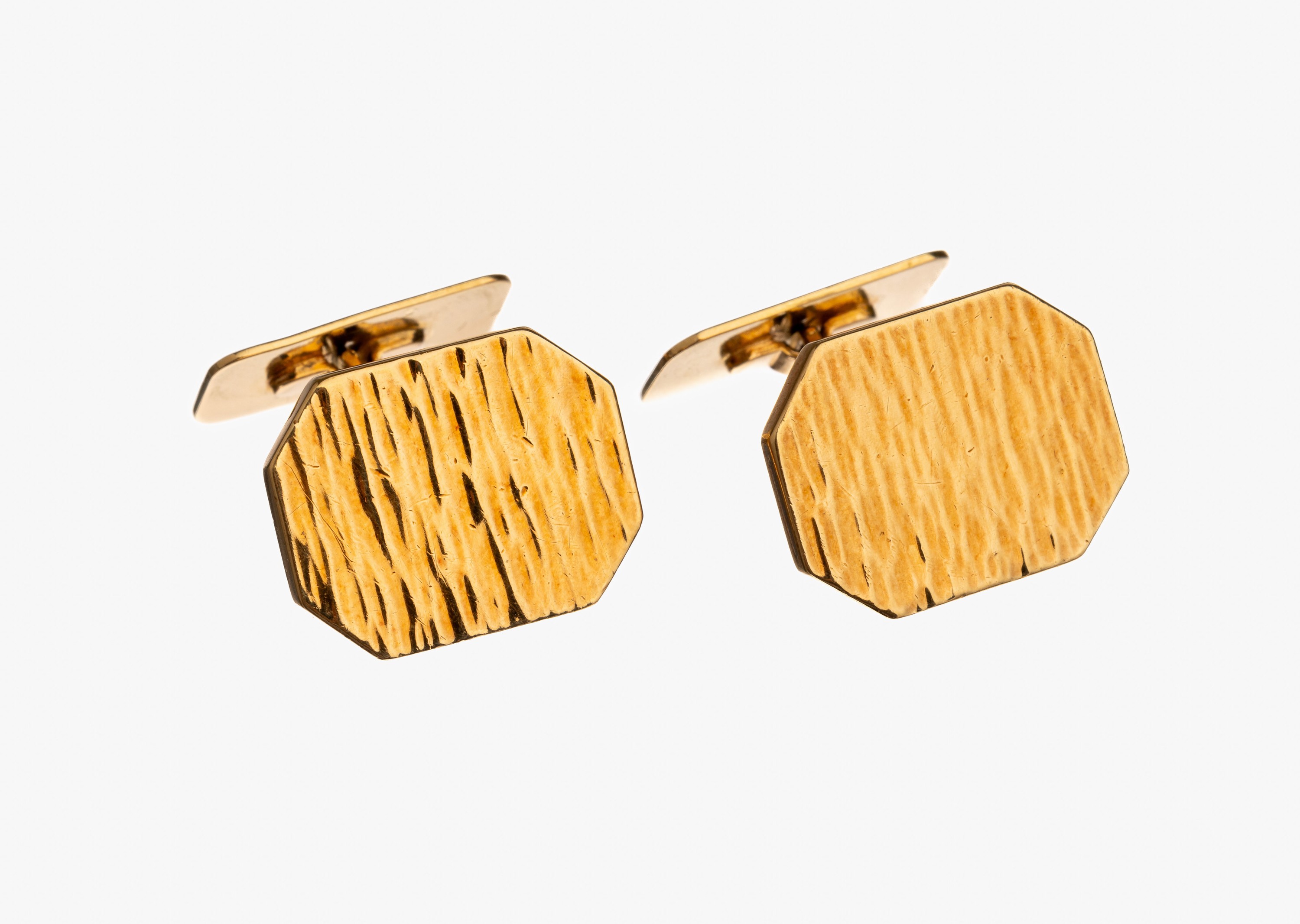 Paar 18 kt Gold Manschettenknöpfe, ca. 17.1 g, GG 750/000, strukt., Adlerkopfpunze