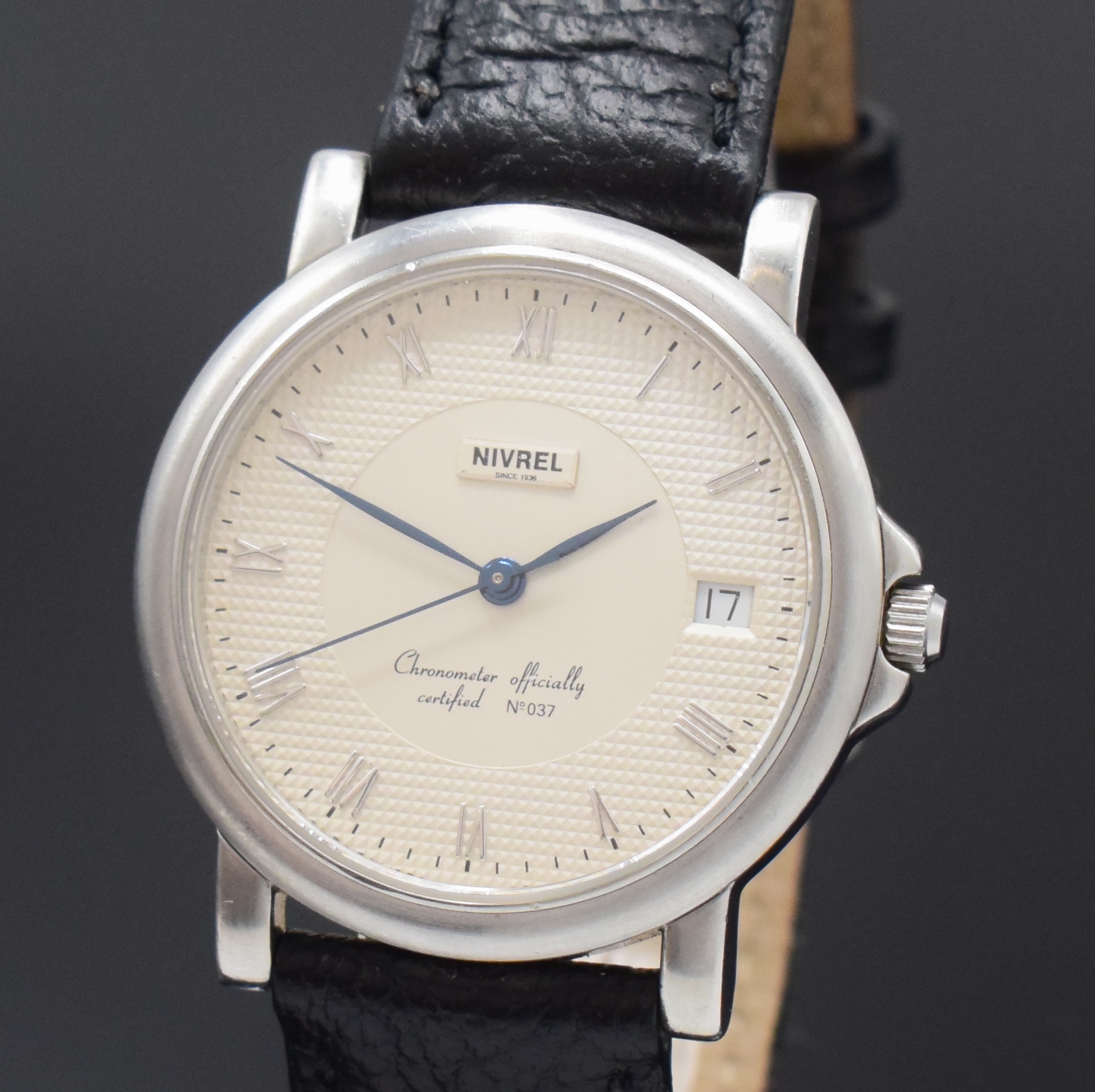 Detail a: NIVREL Chronometer Herrenarmbanduhr, Automatik, Schweiz um 2000, beids. vergl. Edelstahlgeh., Boden 6-fach verschr., verschr. Krone, silb., z. T. ...