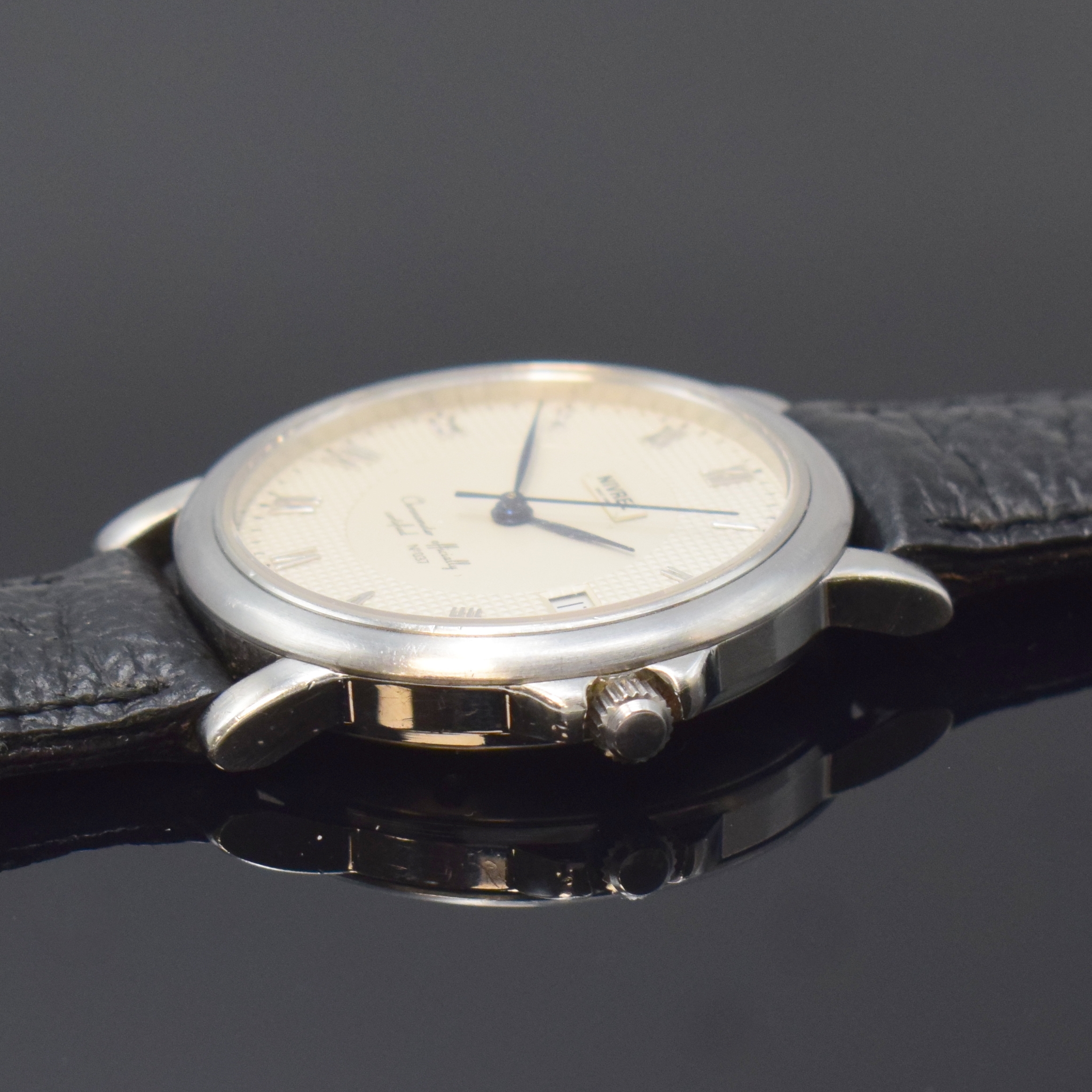 Detail b: NIVREL Chronometer Herrenarmbanduhr, Automatik, Schweiz um 2000, beids. vergl. Edelstahlgeh., Boden 6-fach verschr., verschr. Krone, silb., z. T. ...