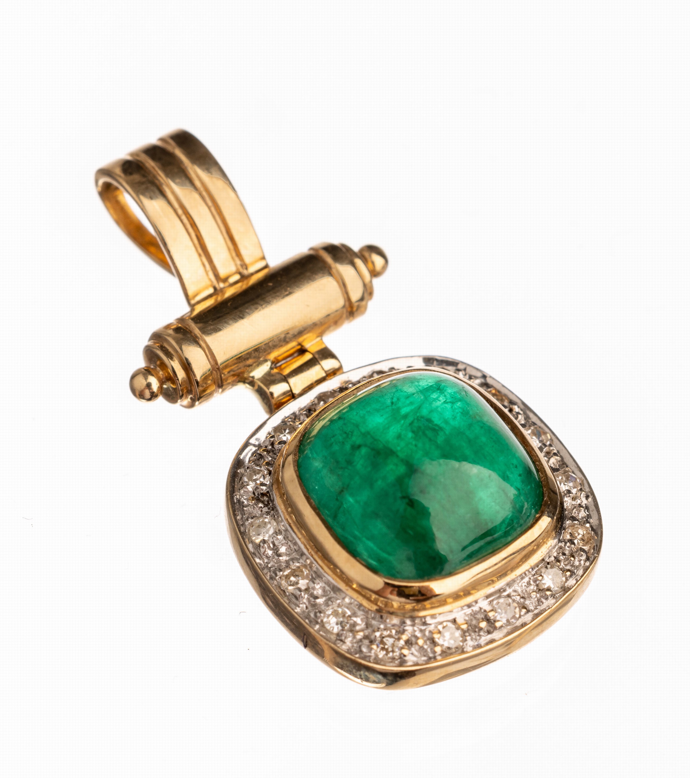 14 kt Gold Smaragd-Diamant-Anhänger, GG 585/000, mittig Smaragdcabochon ca. 3.80 ct, umgeben von 16 8/8 Diamanten zus. ca. 0.10 ct Weiß/pi, L. ca. ...