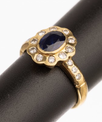 Image 18 kt gold sapphire-diamond-ring , YG 750/000, oval bevelled sapphire approx. 1.0 ct, 16 ...