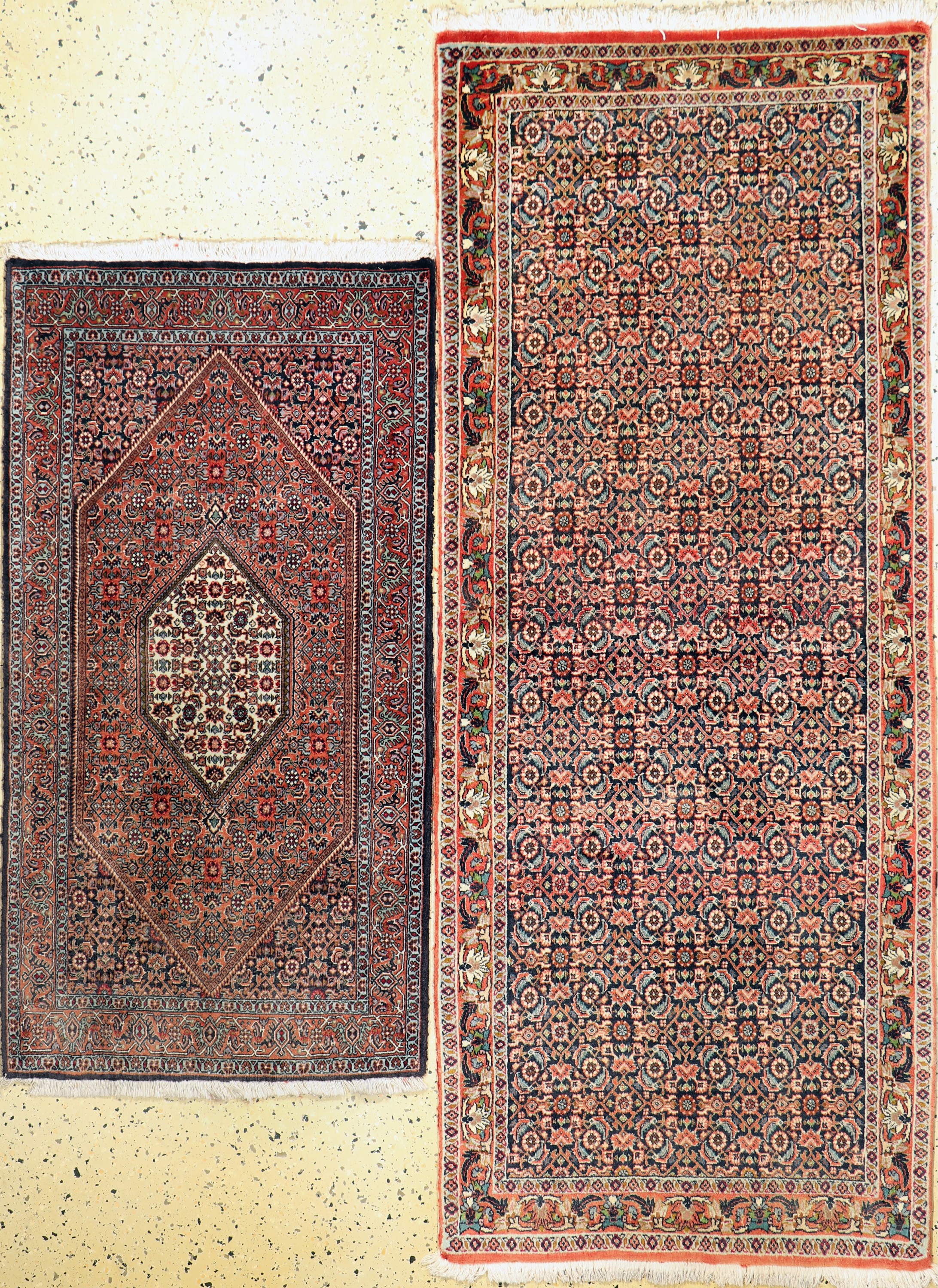 2 Lots Bidjar Kork, Persien, Ende 20.Jhd, Korkwolle, ca. 203 x 82 cm & ca. 137 x 71 cm, EHZ: 2(verblaßt).