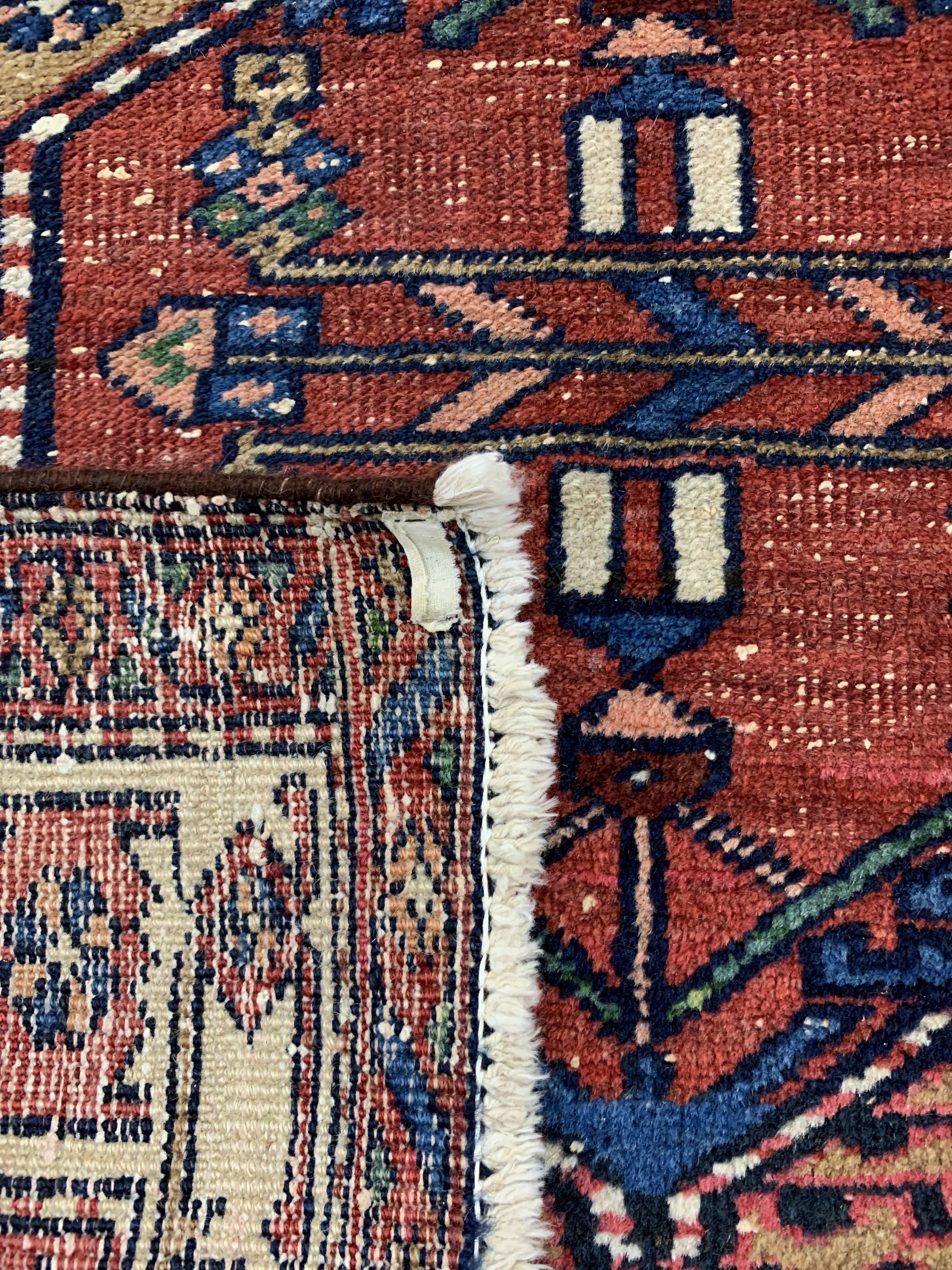 Detail d: Garadjeh antik, Persien, um 1900, Wolle aufBaumwolle, ca. 310 x 89 cm, EHZ: 3(geflickt)