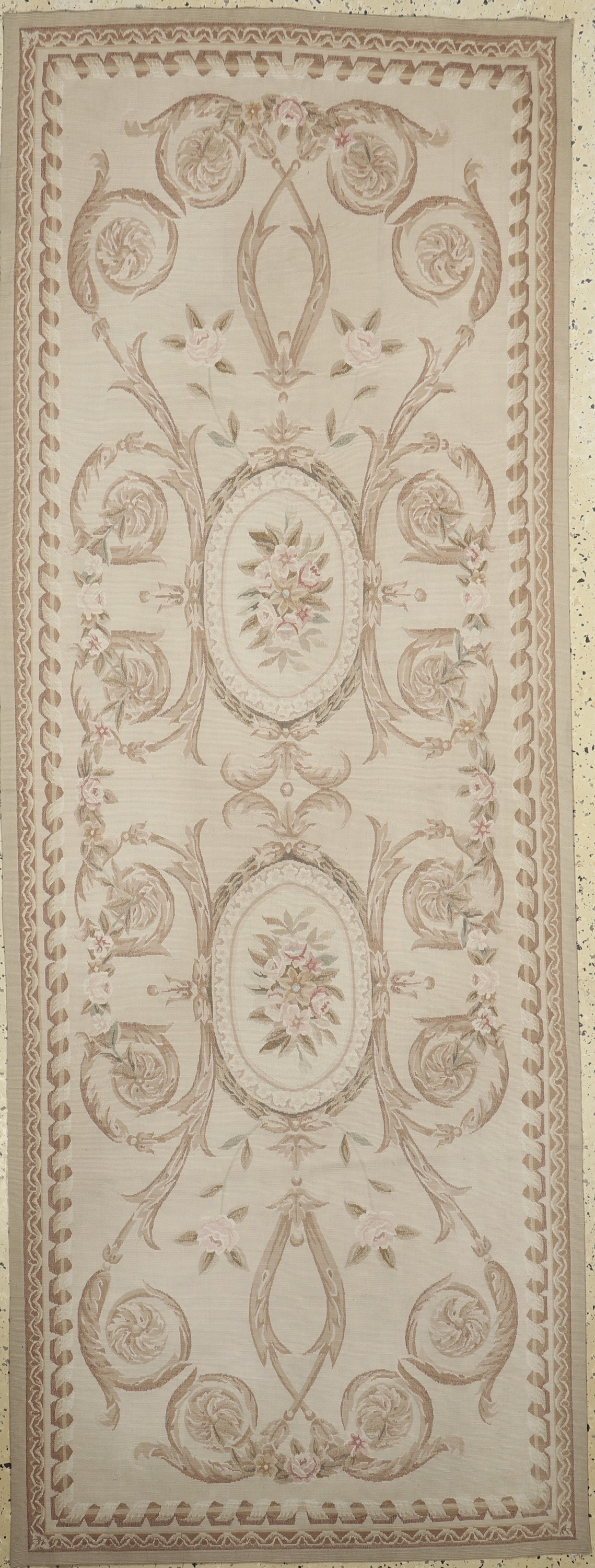 Aubusson stil(flachgewebt), China, Ende 20.Jhd, Wolle auf Baumwolle, ca. 246 x 90 cm, EHZ: 1-2