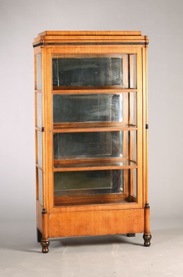 Image 26786303 - Biedermeier display cabinet, around 1825/30, cherry tree veneer, glazed on three sides, orig. rolled glass, multi-pronged, internal shelves, black trim, surface polished, orig. Mirroring, lock and key, approx. 125 x 87 x 48cm, condition 2
