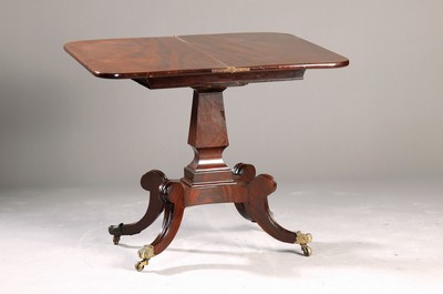 Image 26786305 - Transformation table, North German, around 1820, mahogany veneer, partly solid, square central column on a four-leg base, feet with castors and brass applications, hinged top, approx. 75 x 86 x 34 cm, condition 2