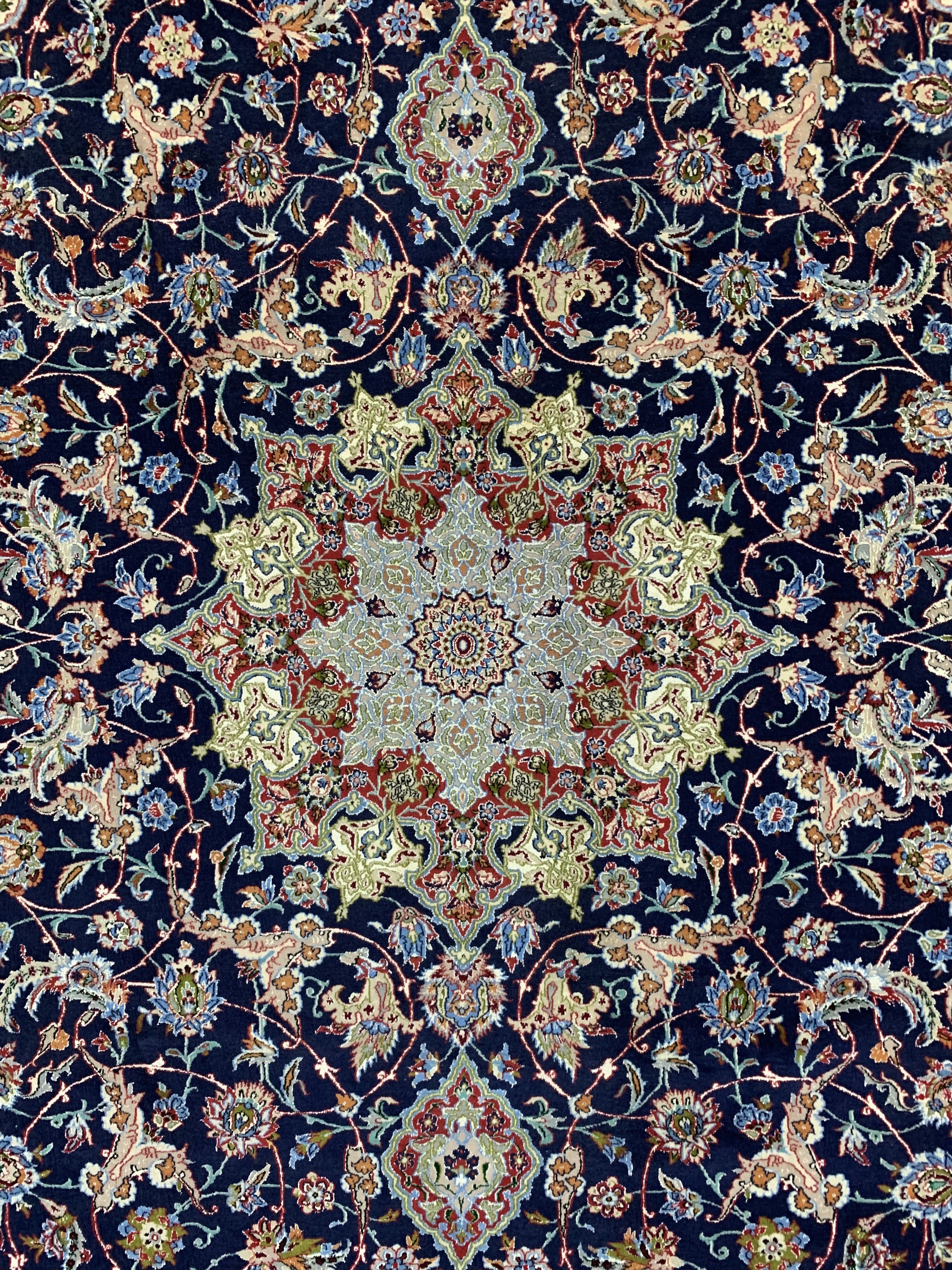 Detail b: Esfahan fein, Persien, Mitte 20.Jhd, Korkwolle mit Seide, ca. 346 x 238 cm, EHZ: 2