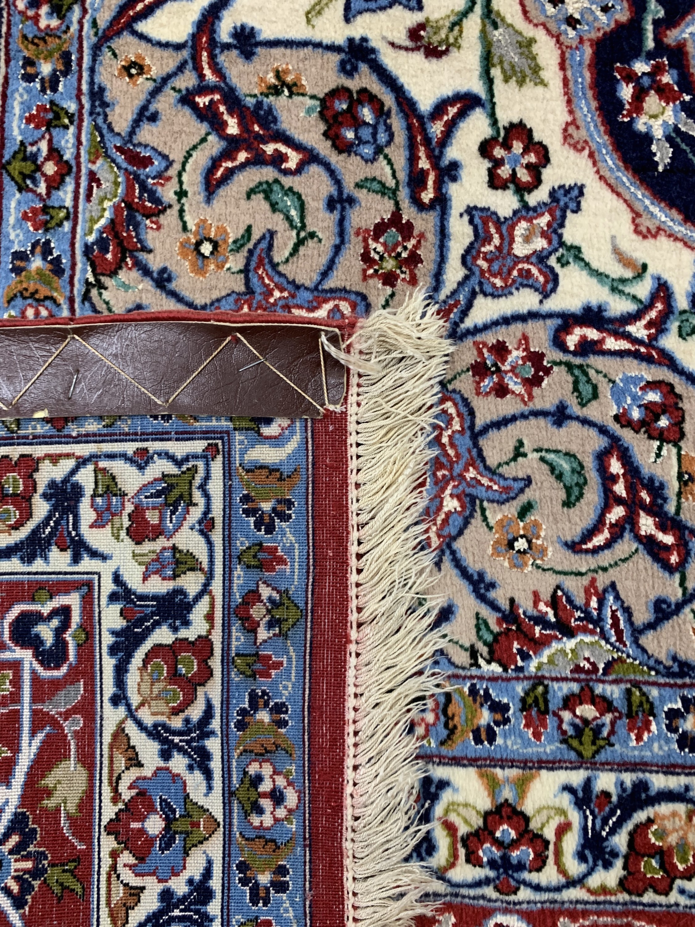 Detail d: Esfahan fein, Persien, Mitte 20.Jhd, Korkwolle mit Seide, ca. 346 x 238 cm, EHZ: 2