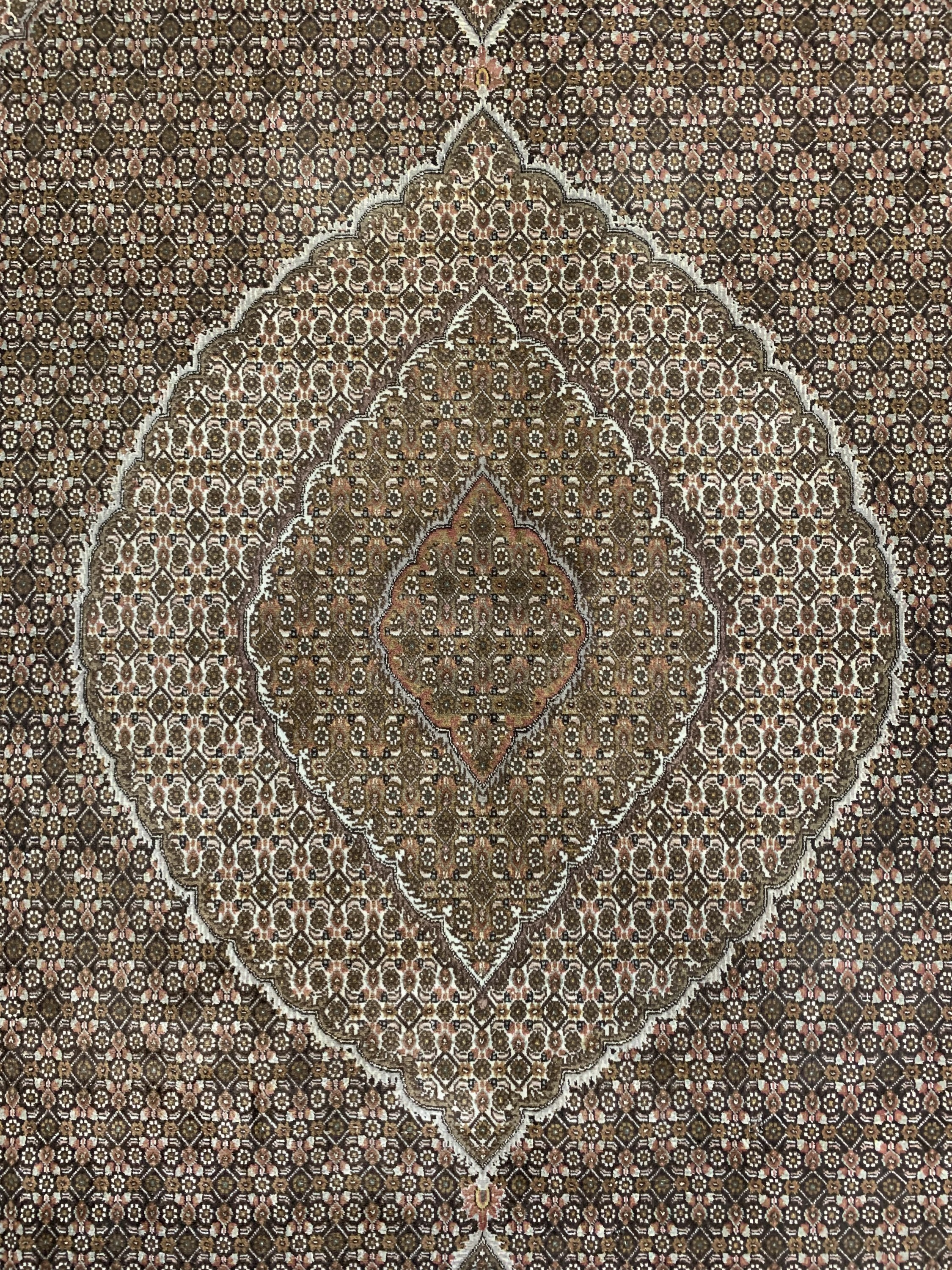 Detail b: Täbriz (40 Raj), Persien, Ende 20.Jhd, Wolle auf Baumwolle, ca. 342 x 246 cm, EHZ: 2