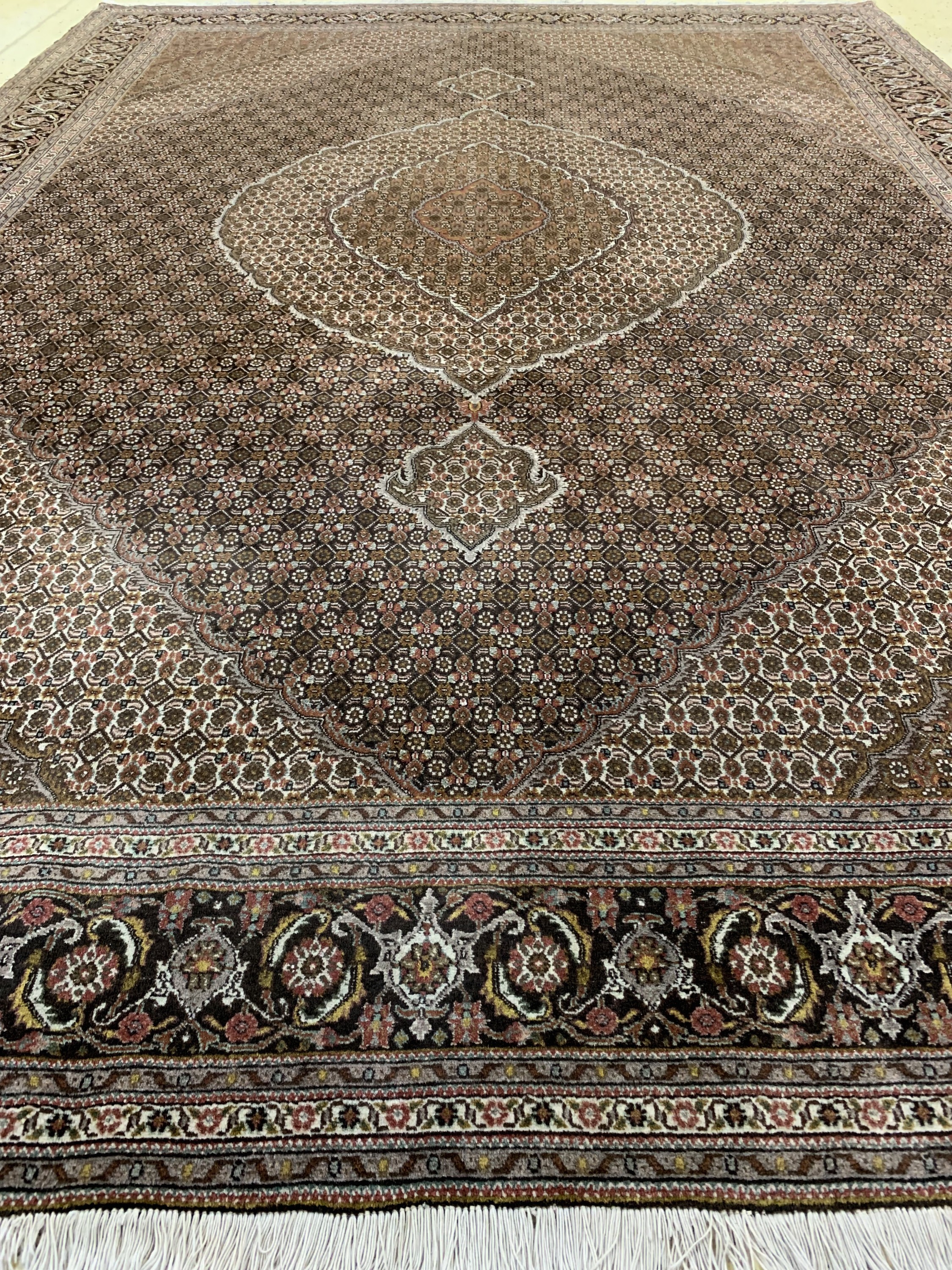 Detail d: Täbriz (40 Raj), Persien, Ende 20.Jhd, Wolle auf Baumwolle, ca. 342 x 246 cm, EHZ: 2