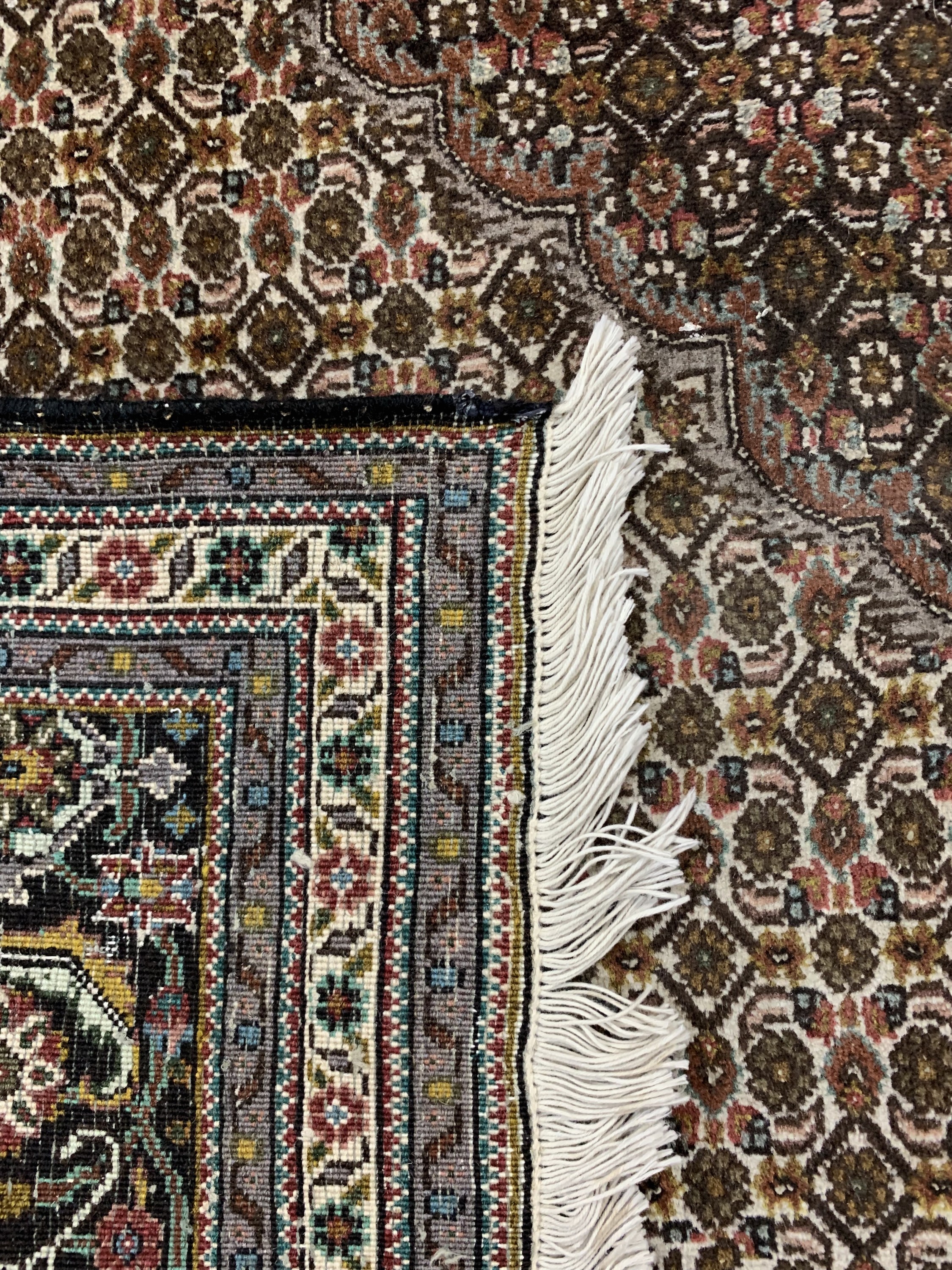 Detail e: Täbriz (40 Raj), Persien, Ende 20.Jhd, Wolle auf Baumwolle, ca. 342 x 246 cm, EHZ: 2