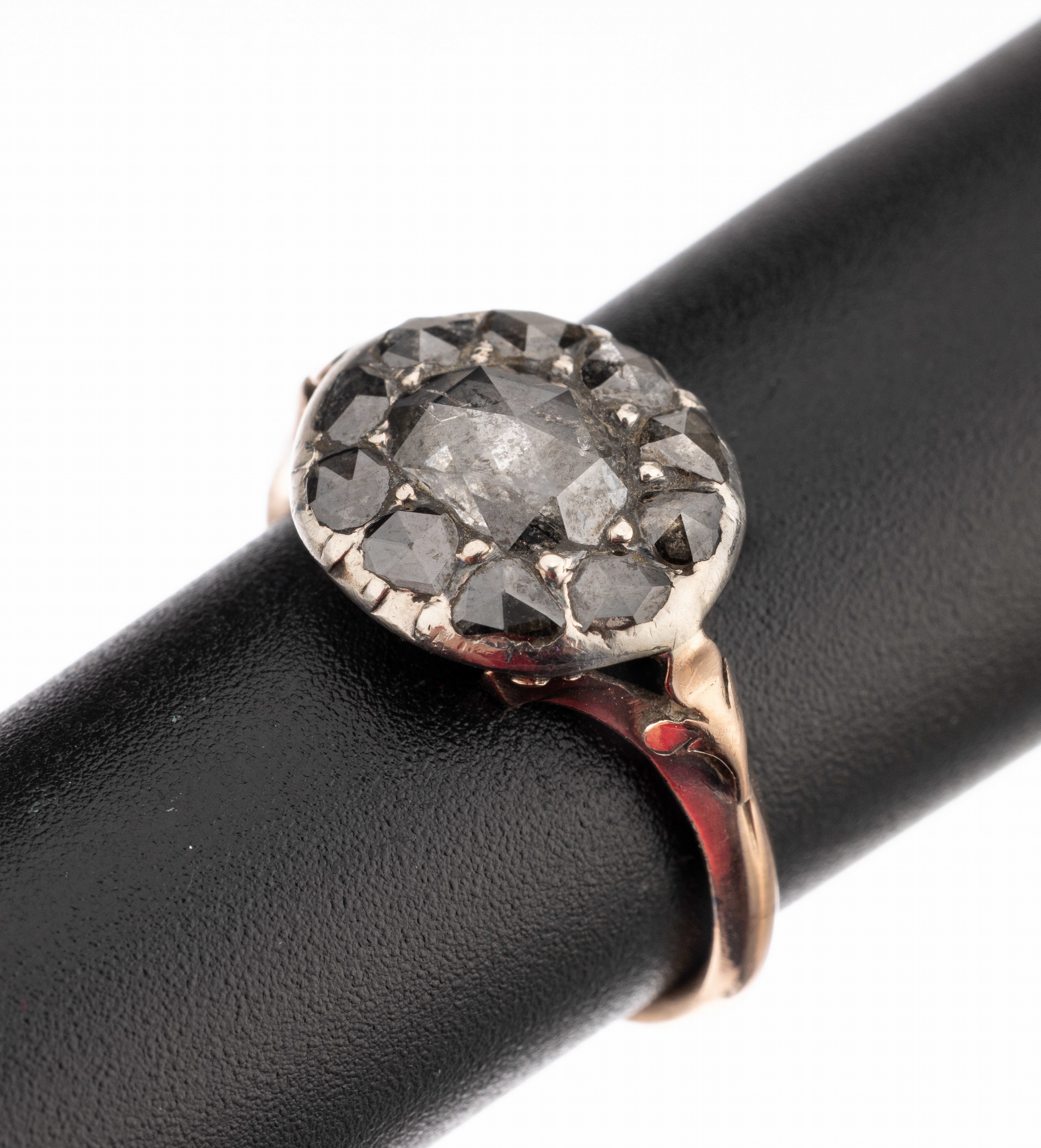 14 kt Gold Diamant-Ring, deutsch um 1800, RG 585/000 gepr., Ringkopf in Silber, bes. mitDiamantrosen, verbödet, Schiene RG, RW 49