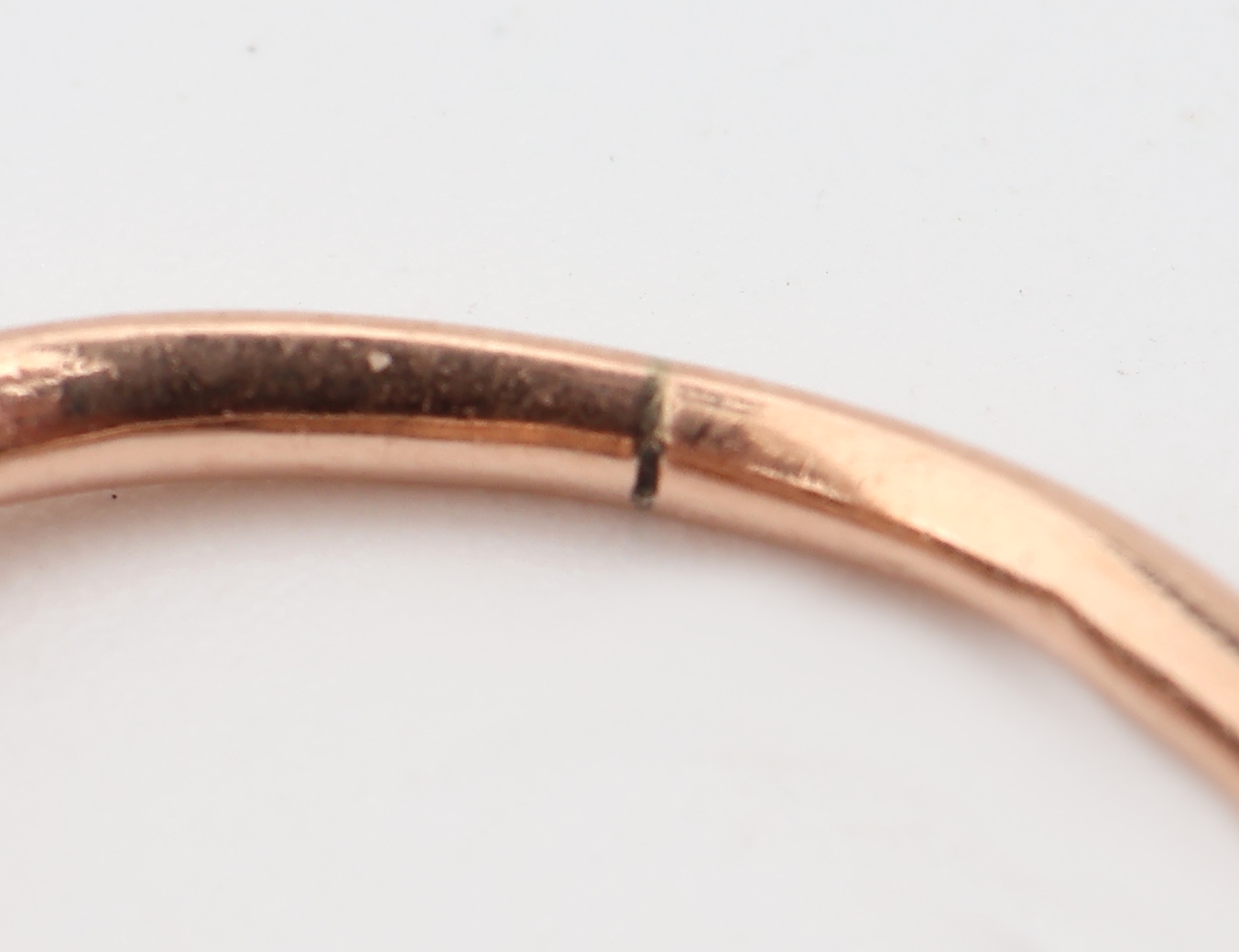 Detail d: 14 kt Gold Diamant-Ring, deutsch um 1800, RG 585/000 gepr., Ringkopf in Silber, bes. mitDiamantrosen, verbödet, Schiene RG, RW 49