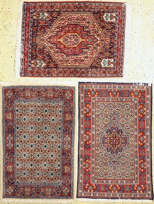 Image 26786409 - 3 lots Moud & Senneh, Persia, end of 20th century, wool on cotton, approx. 119 x 78 cm, condition: 2. Rugs, Carpets & Flatweaves