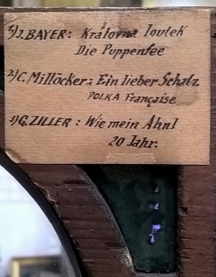 26786443c - Barockuhr mit Datum, Viertelstundenschlag und Musikspielwerk (später), Jacob Guldan, Presburg um 1780