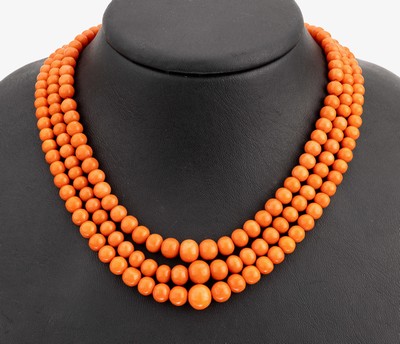 Image 3-rowed necklace made of corals , Italy approx. 1900s, coral spheres tapering, diam. ...