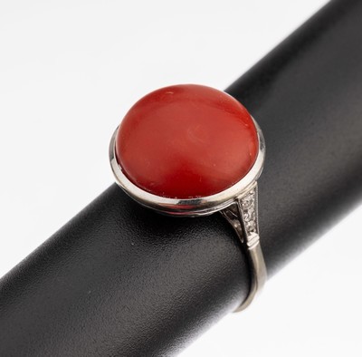 Image 18 kt gold coral ring , YG 750/000, round coral cabochon, ring shoulders with small ...